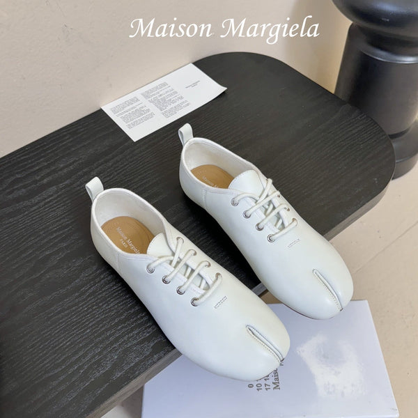 Maison Margiela Split-Toe White Mary Jane Flat in Sheepskin 580460
