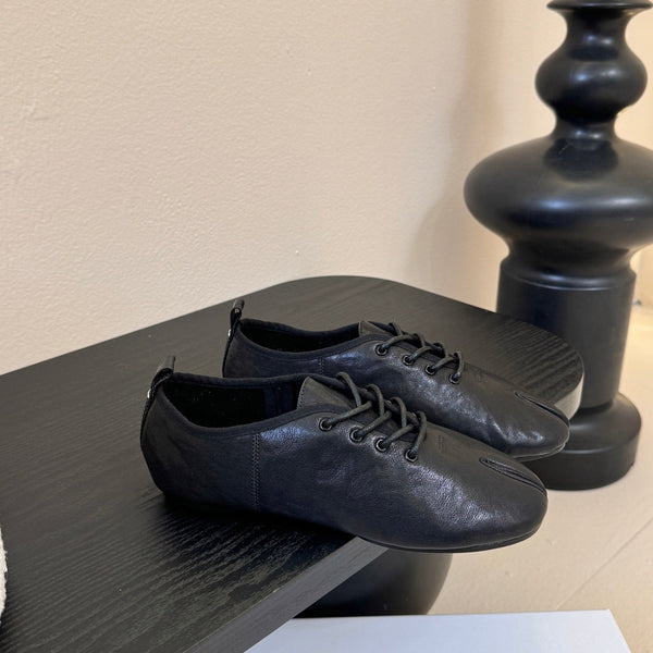 Maison Margiela 2025 Split-Toe Lace-up Shoes Black Cowhide 580420