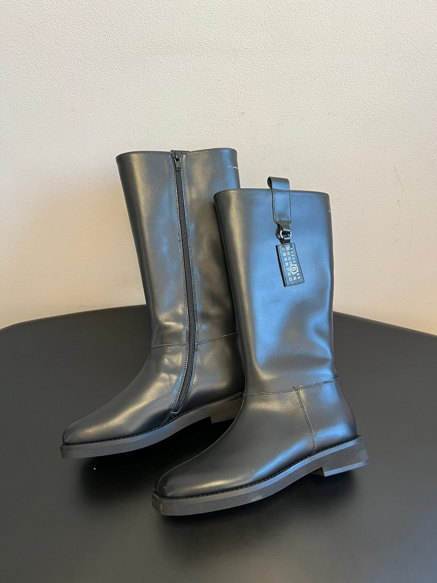 Maison Margiel 25ss Cool Square Toe Tall Riding Boots Black Glossy Leather 580415