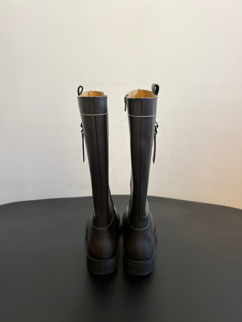 Maison Margiel 25ss Cool Square Toe Tall Riding Boots Dark Gray Glossy Leather 580414