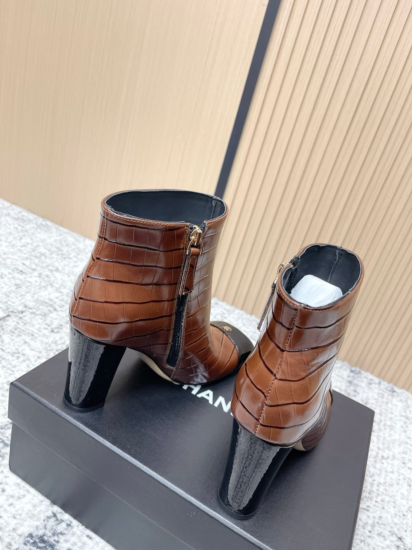 CHANEL Fall/Winter Chelsea Brown Short Boots in Cowhide 591405