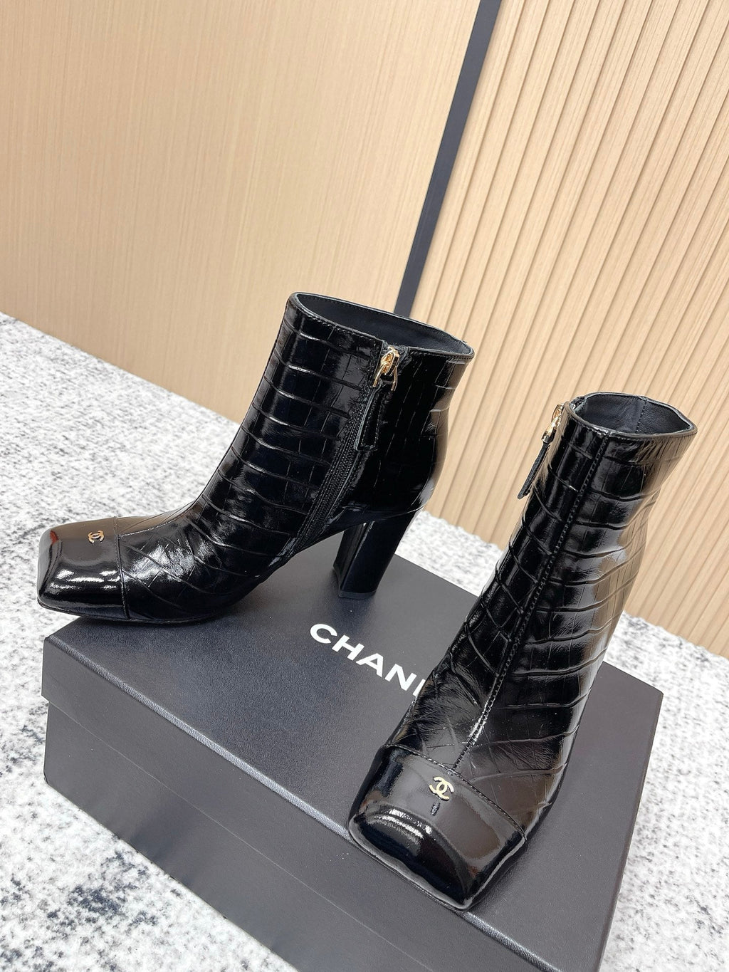CHANEL Fall/Winter Chelsea Black Short Boots in Cowhide 591404