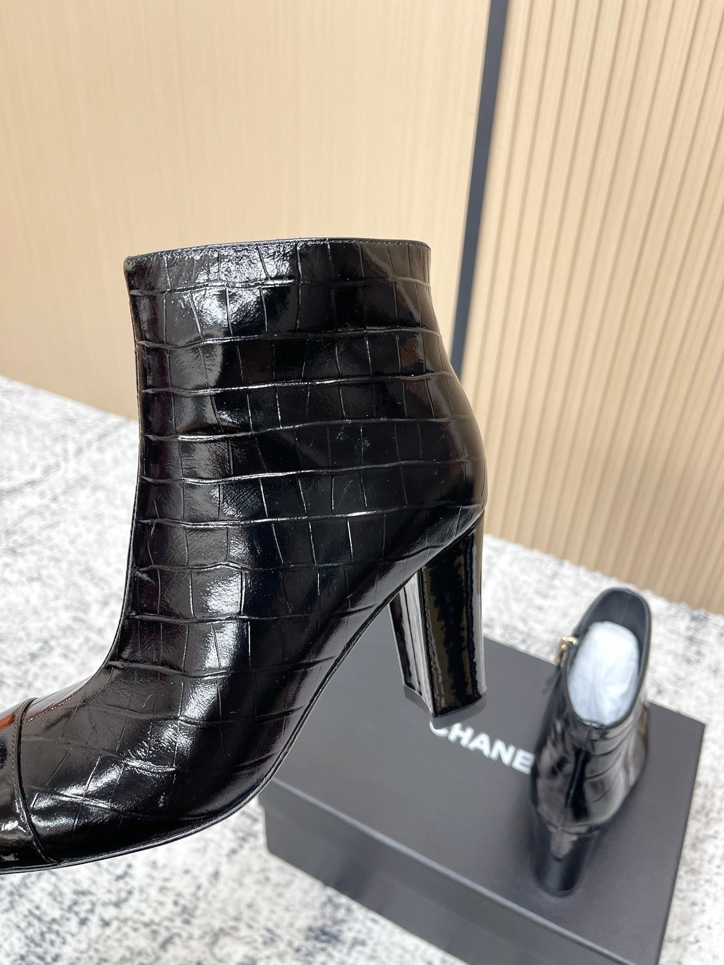CHANEL Fall/Winter Chelsea Black Short Boots in Cowhide 591404