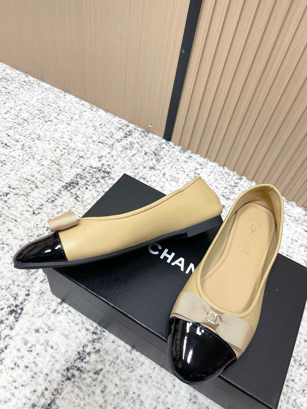 Chanel Interlocking CC Logo Beige Black Ballet Flat in Lambskin 591390