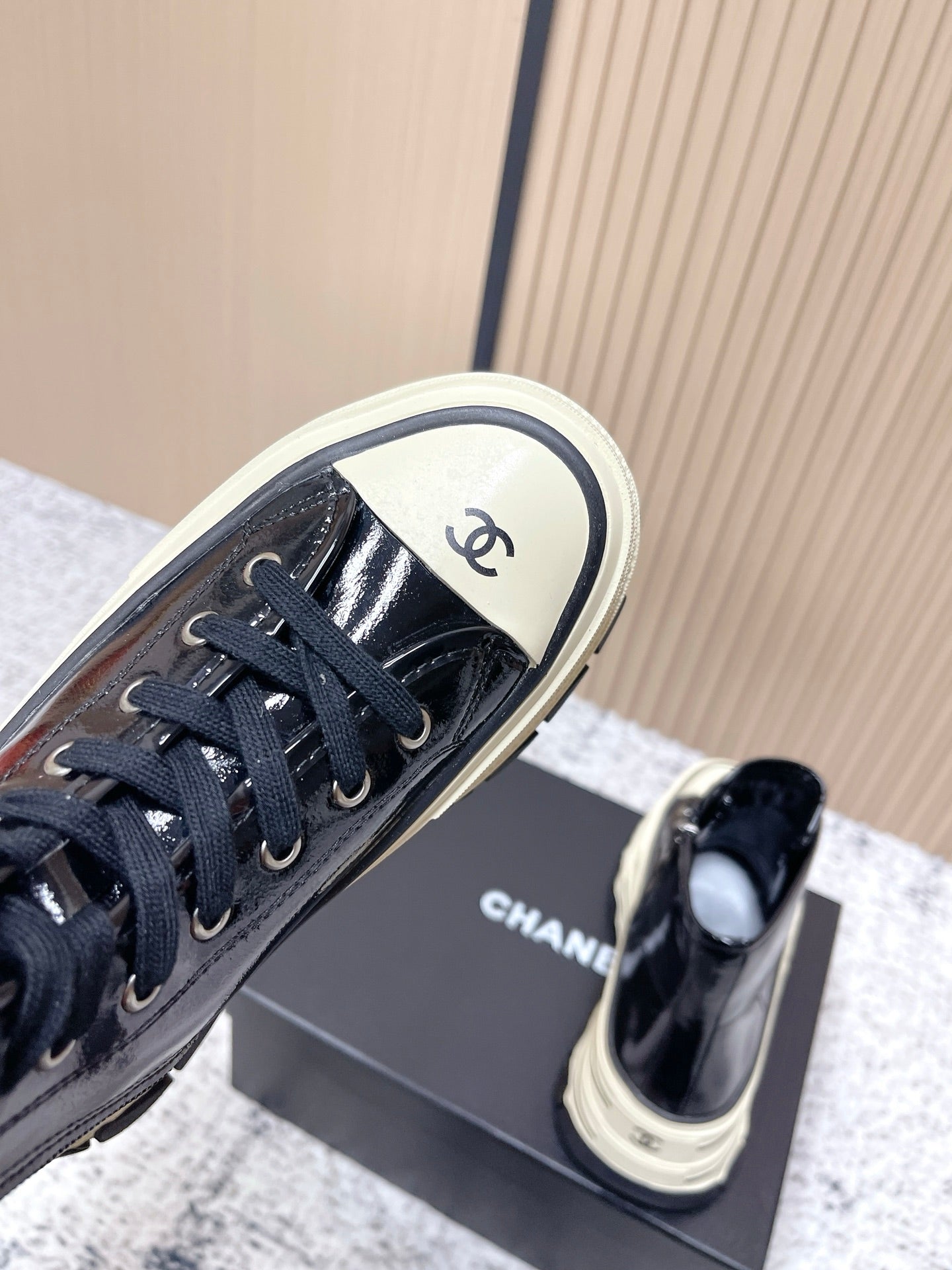 Chanel Platform High-Top Casual Black Sneakers in Cowhide 591371