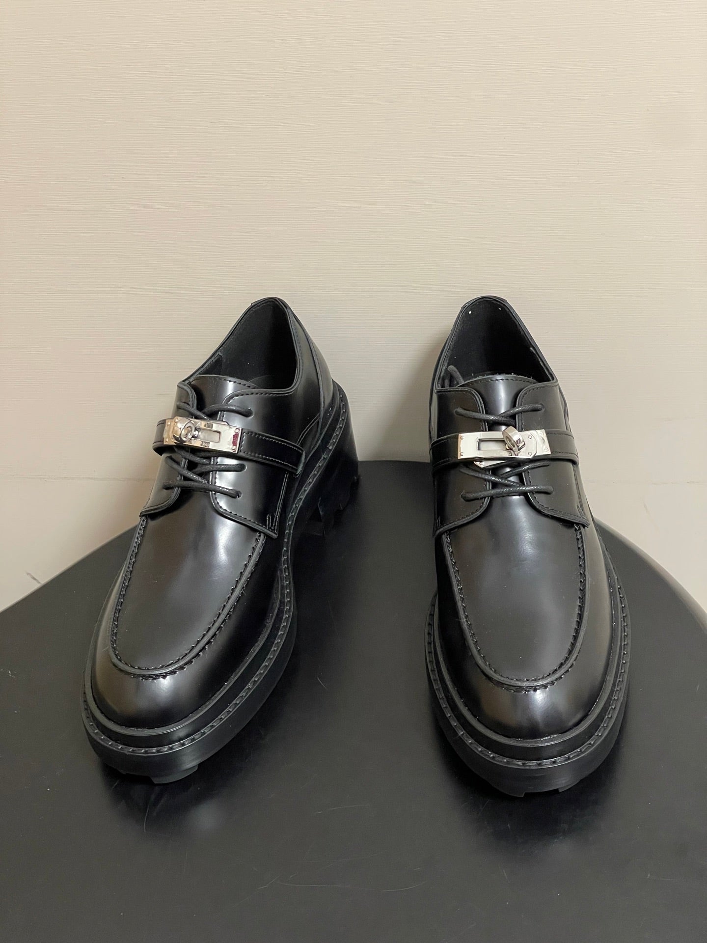 HM Kelly Buckle Classic Loafers Black in Cowhide 594335