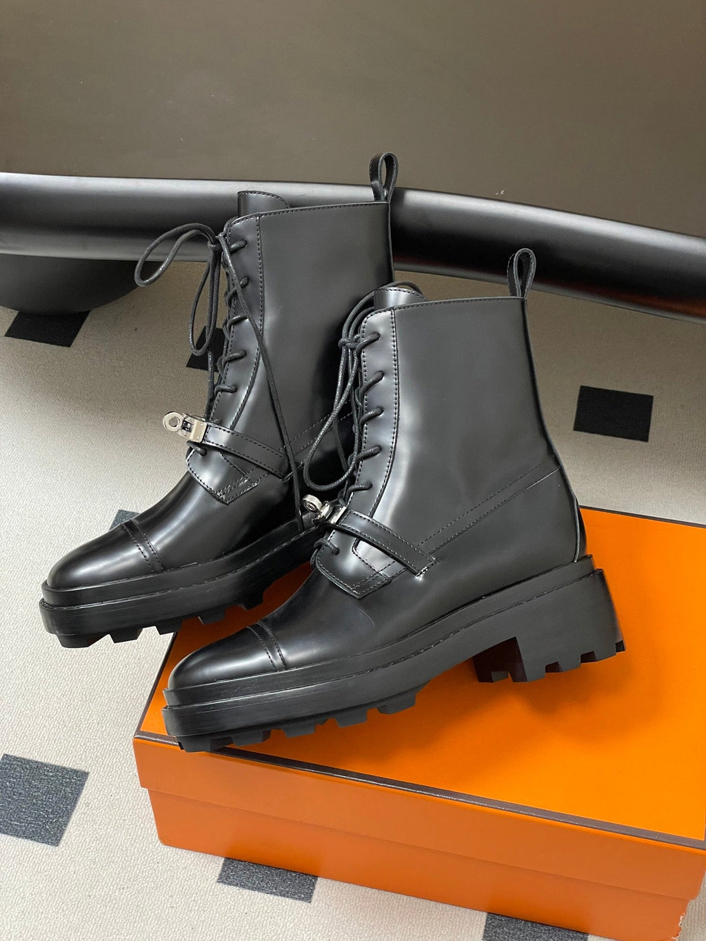 HM Kelly Buckle Classic Ankle Boots Black in Cowhide 594334
