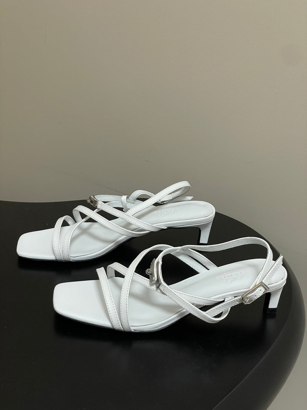 HM M  Sandal 40 White in Calfskin 593822