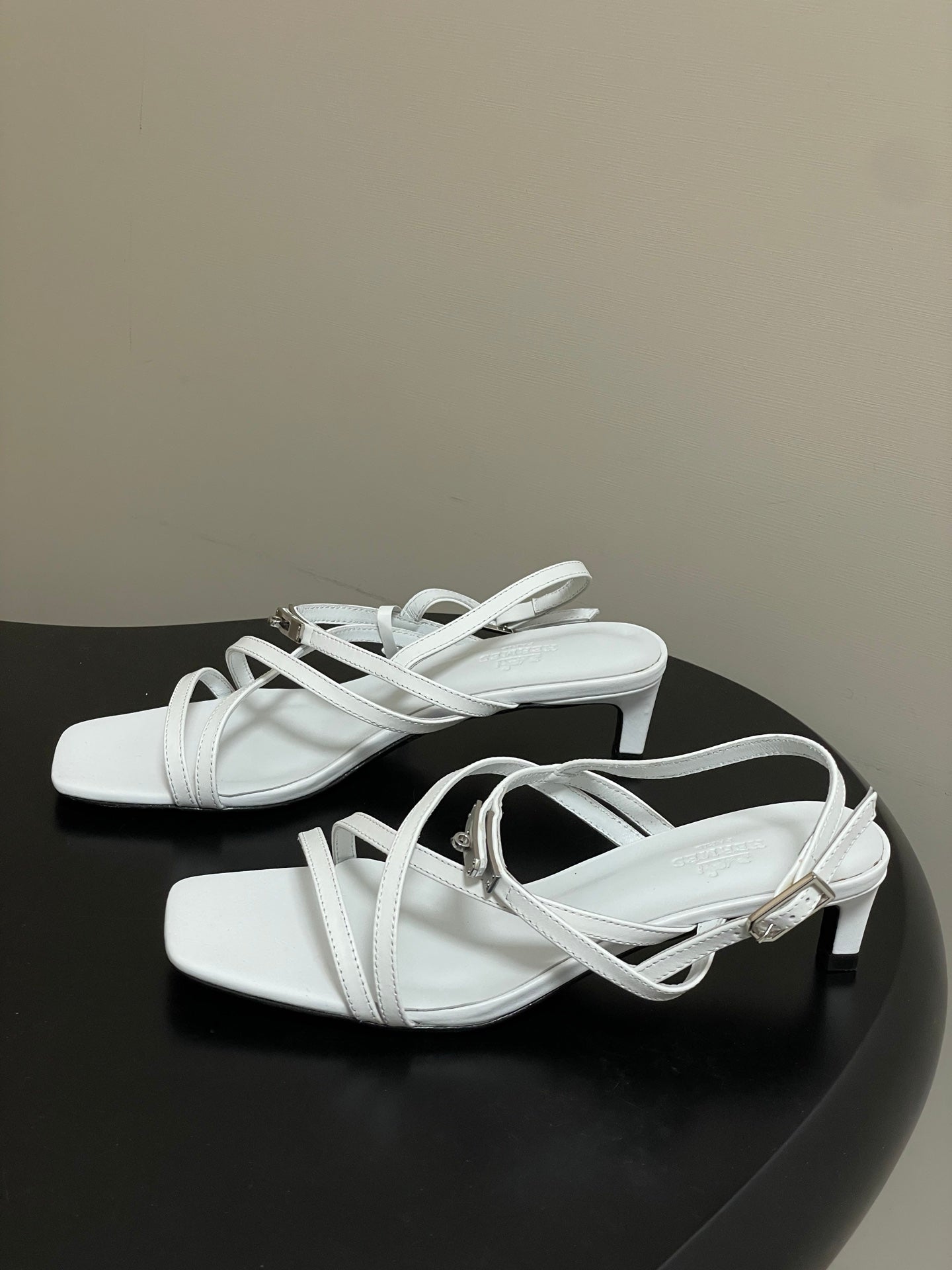 HM M  Sandal 40 White in Calfskin 593822