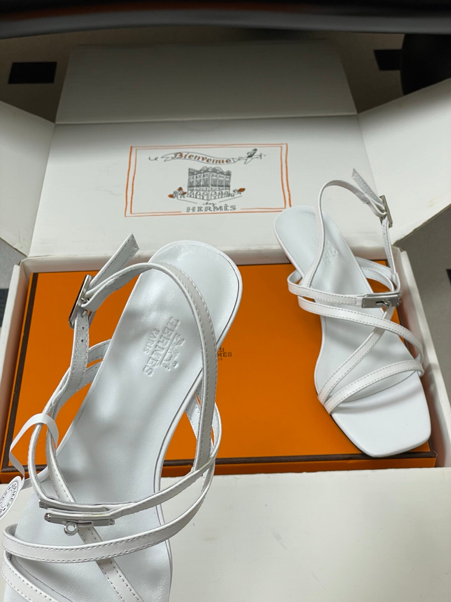 HM M  Sandal 40 White in Calfskin 593822