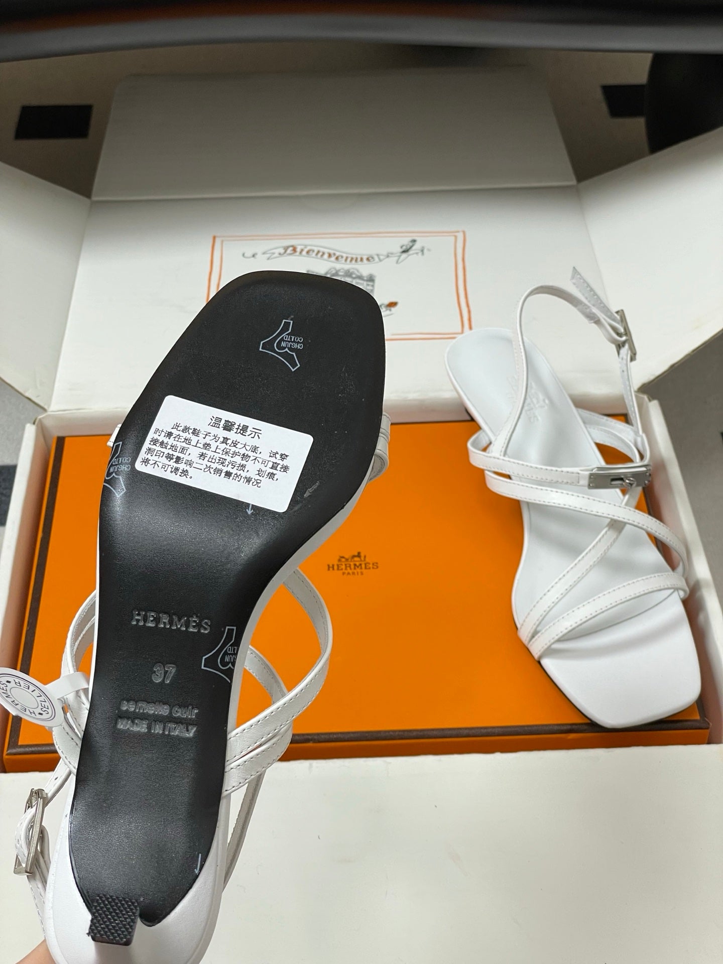 HM M  Sandal 40 White in Calfskin 593822