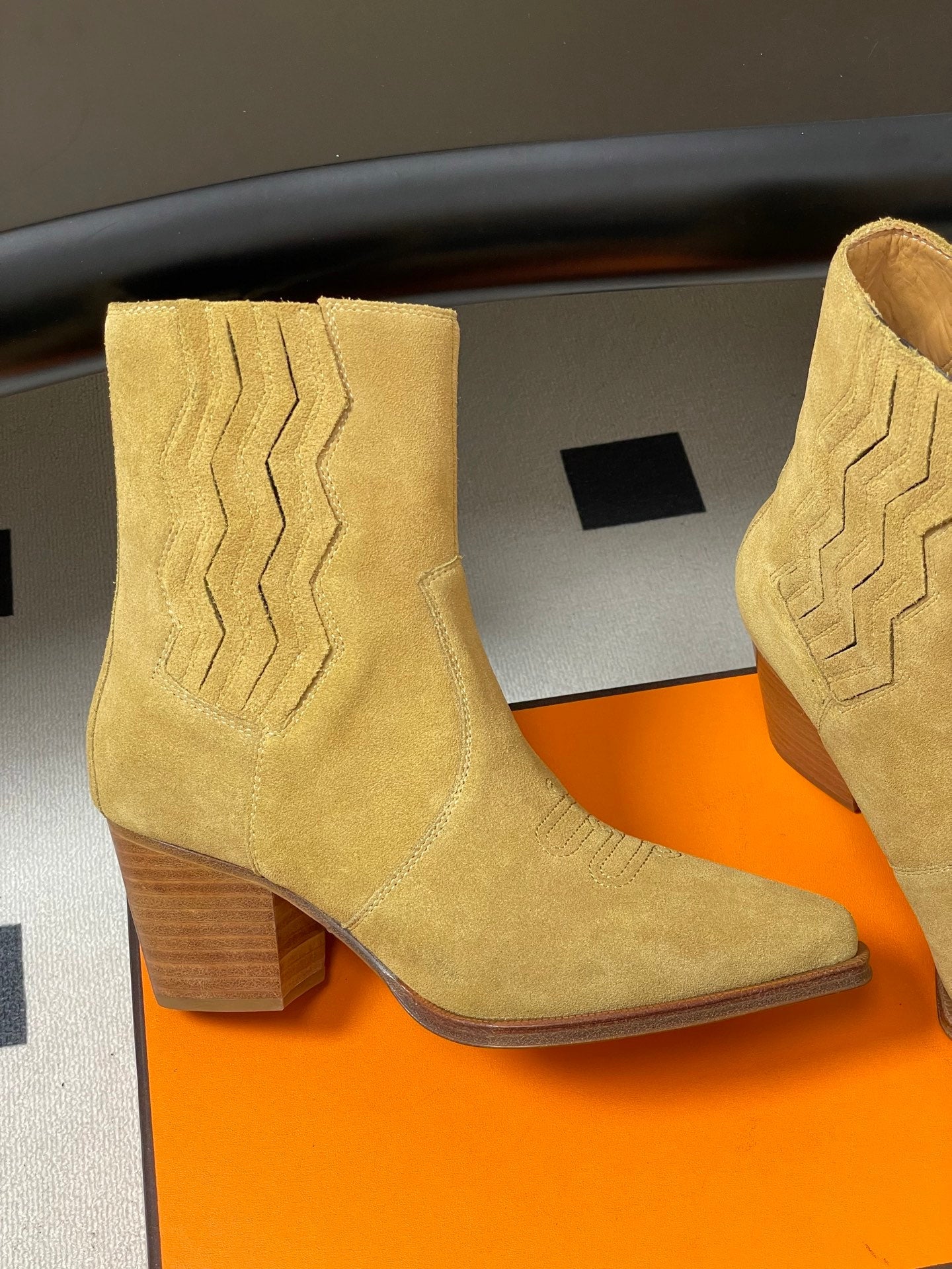 HM Lissa Chelsea Boots 70 Beige in Suede 593783