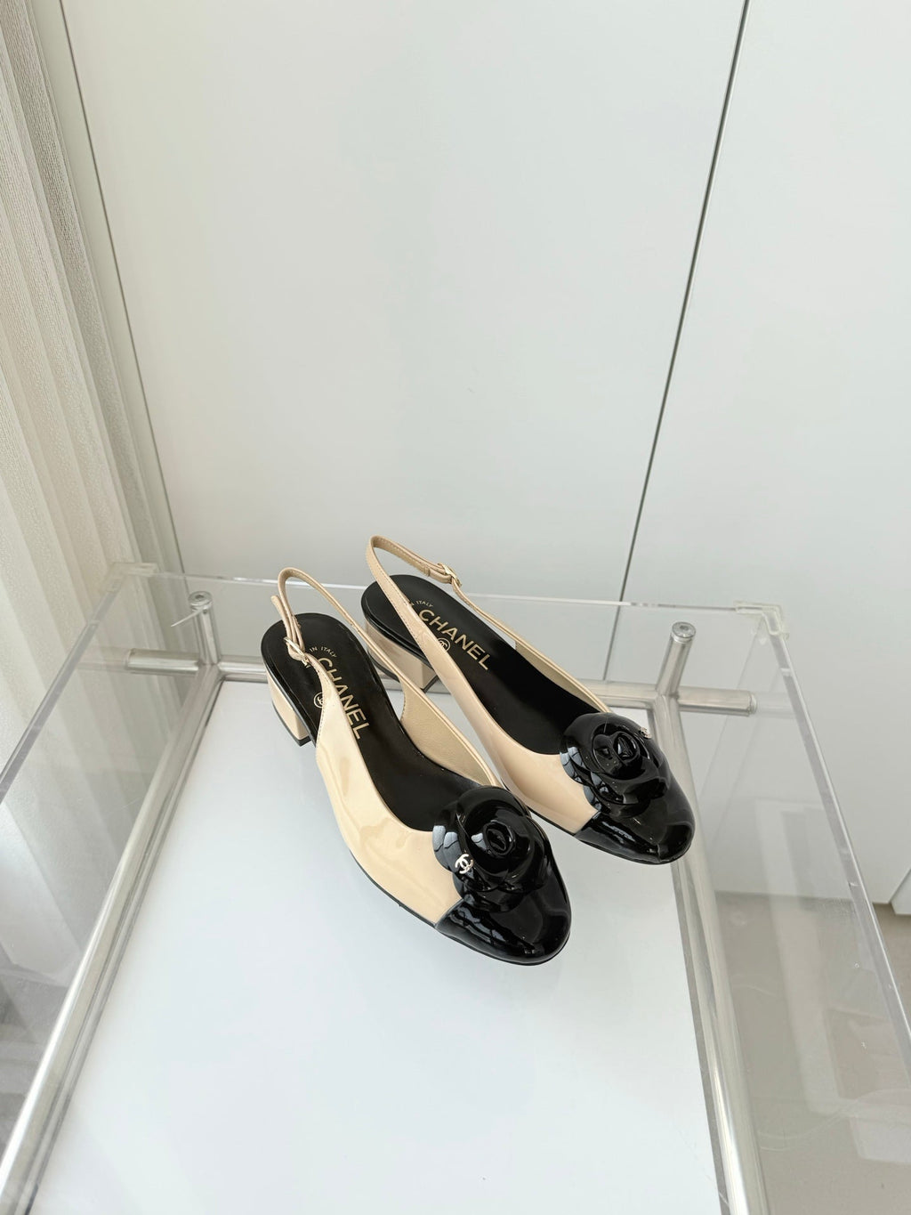 Chanel 26 Camellia High Heels 35 Beige Black in Patent Leather 597417