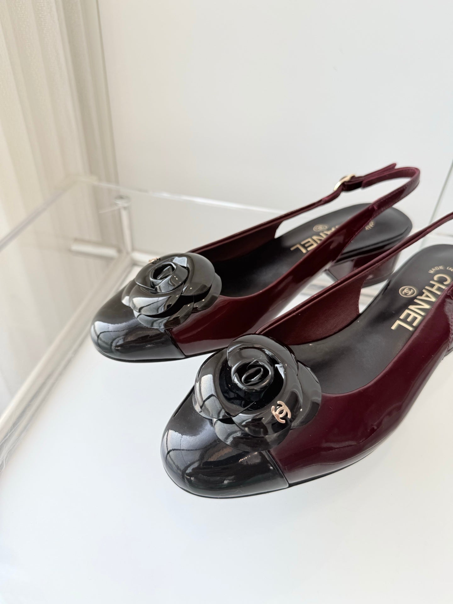 Chanel 26 Camellia High Heels 35 Dark Brown Black in Patent Leather 597416