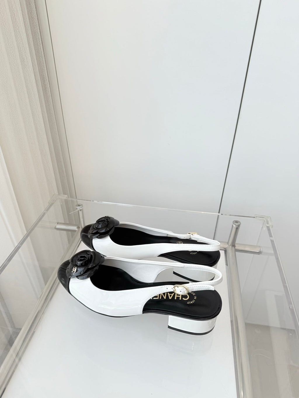 Chanel 26 Camellia High Heels 35 White Black in Patent Leather 597415