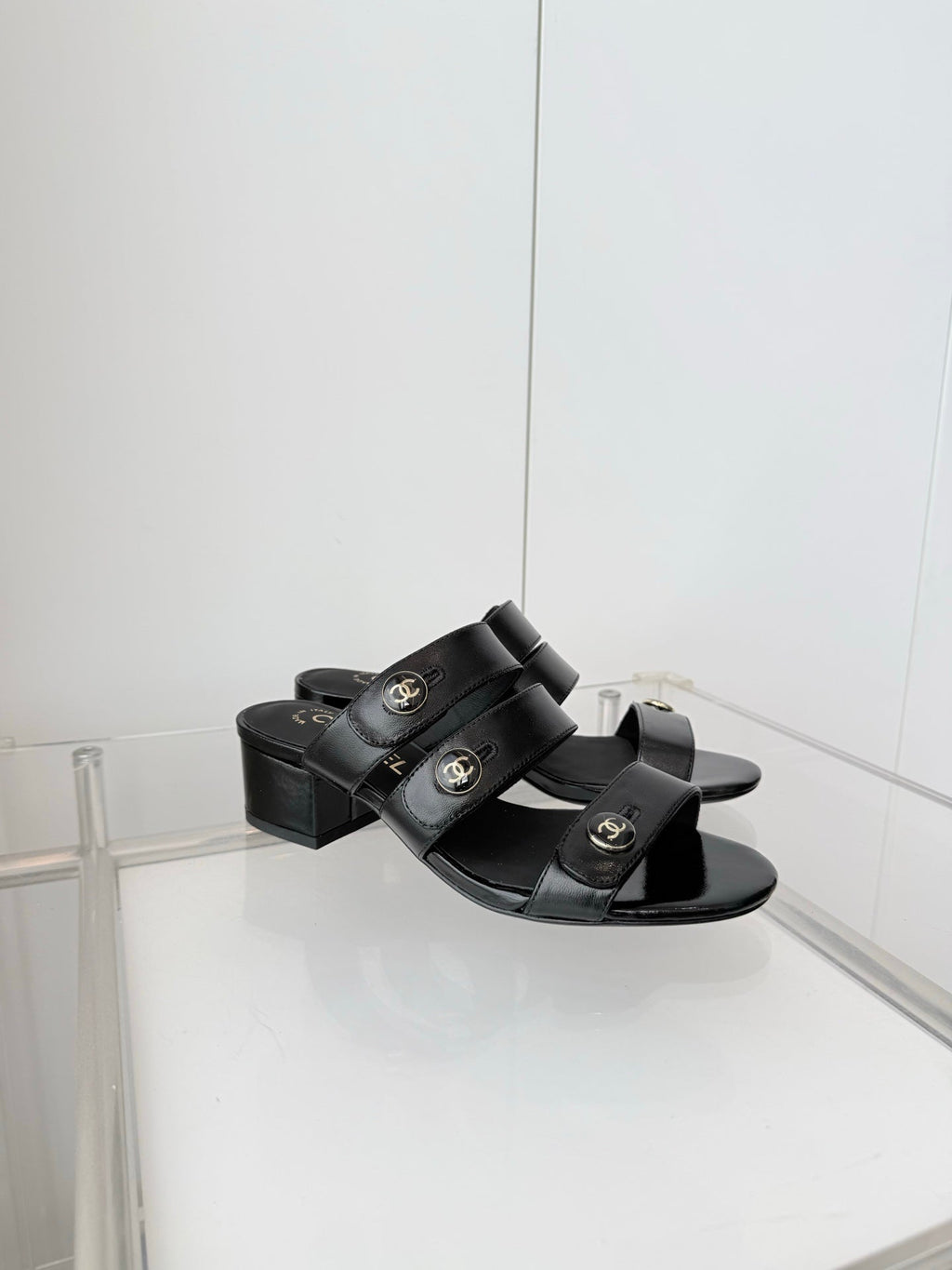 Chanel 26 Turnlock 40 Black Sandal Mule in Lambskin 597396