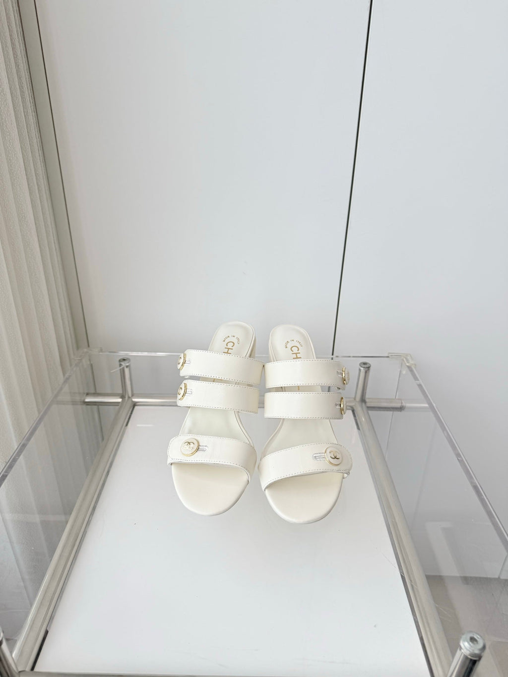 Chanel 26 Turnlock 85 White Sandal Mule in Lambskin 597395