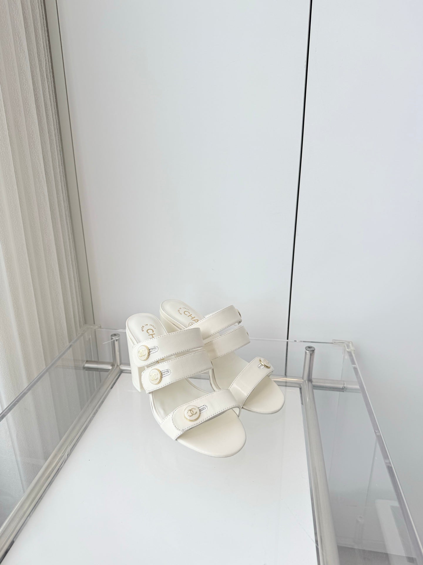 Chanel 26 Turnlock 85 White Sandal Mule in Lambskin 597395