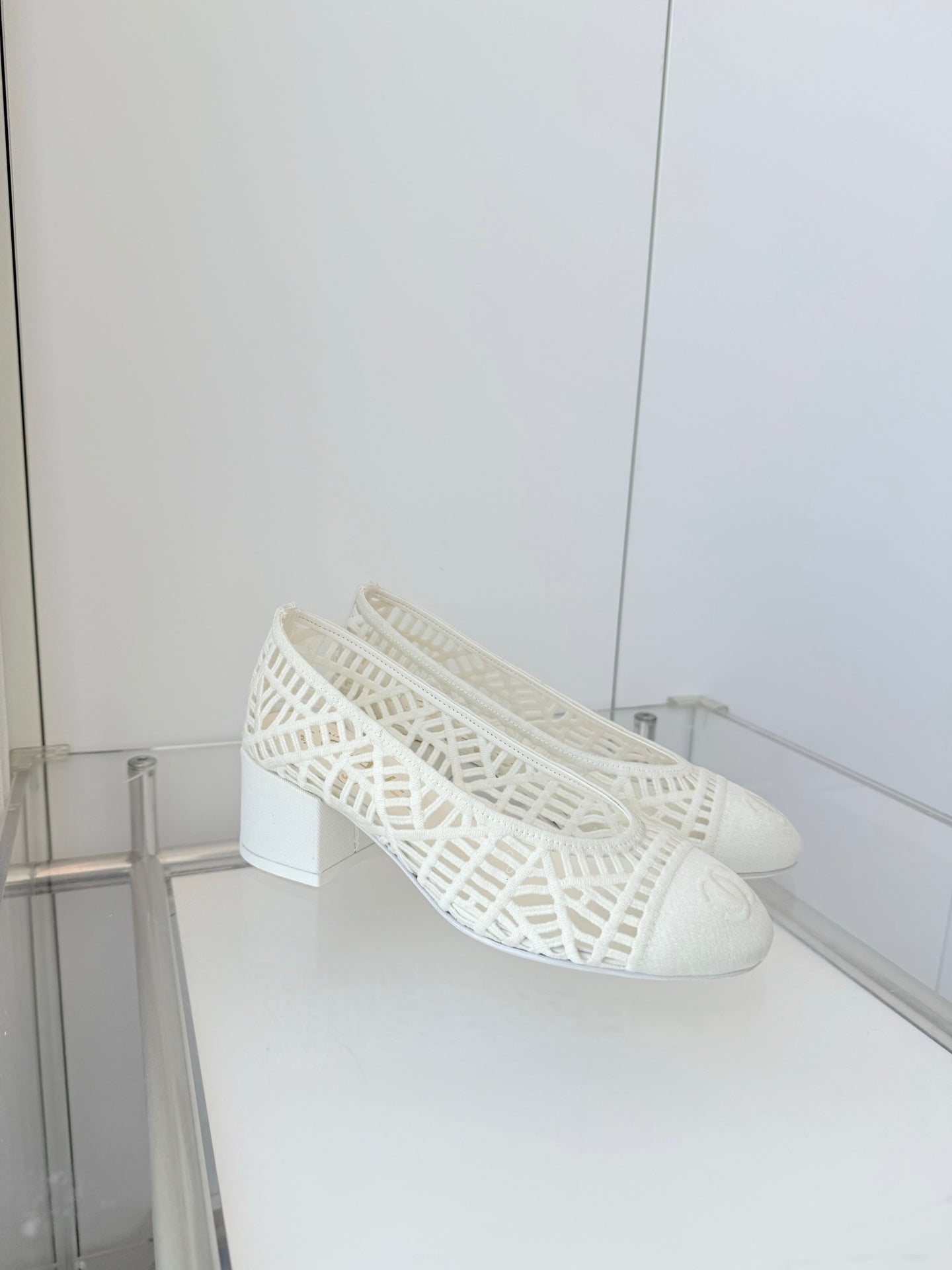 Chanel 26 Ladies 50 Ballet Flats White in Fabric 597342