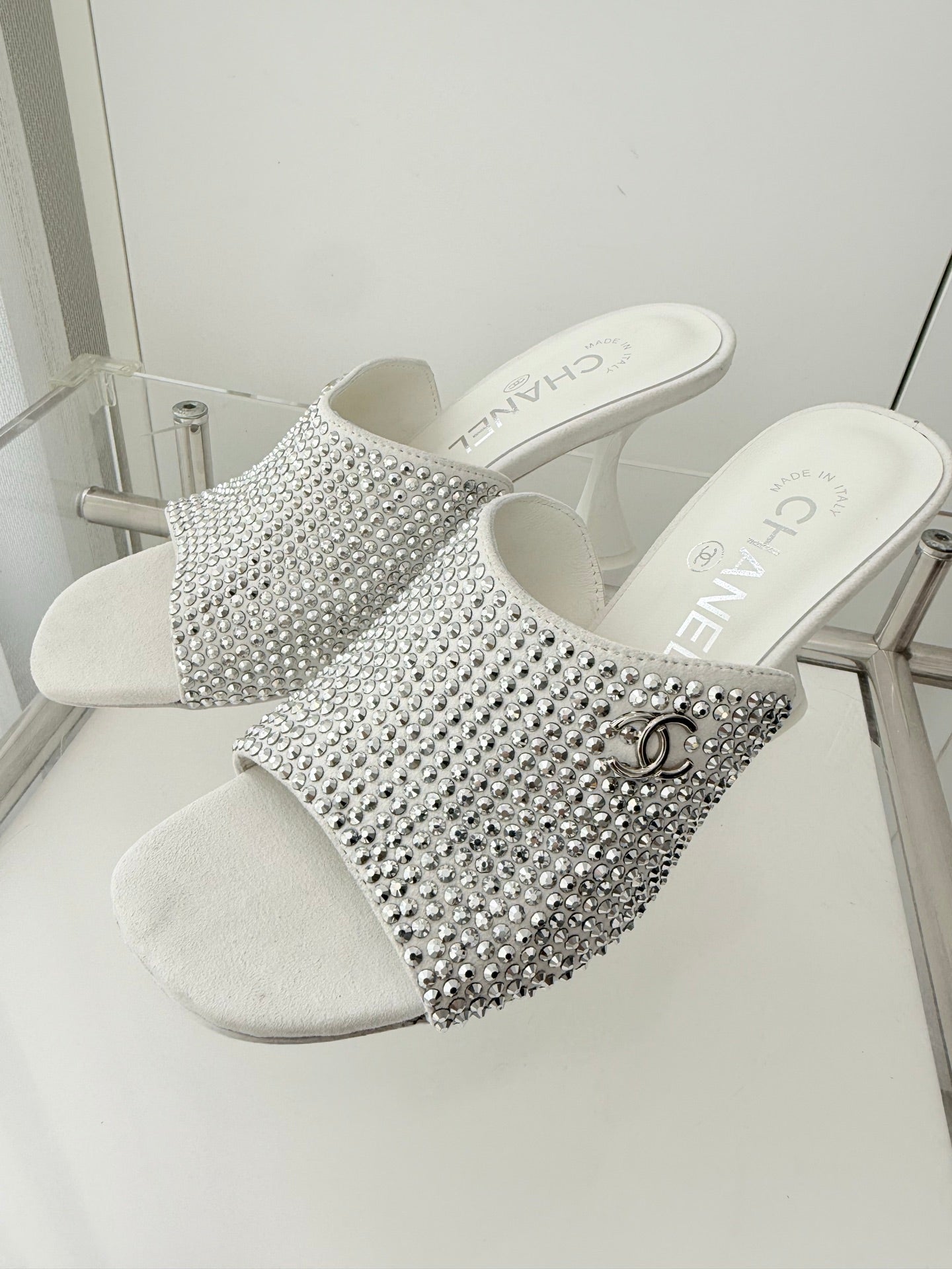 CC 26 Sandal 90 White Rhinstone Deer Hide 597377