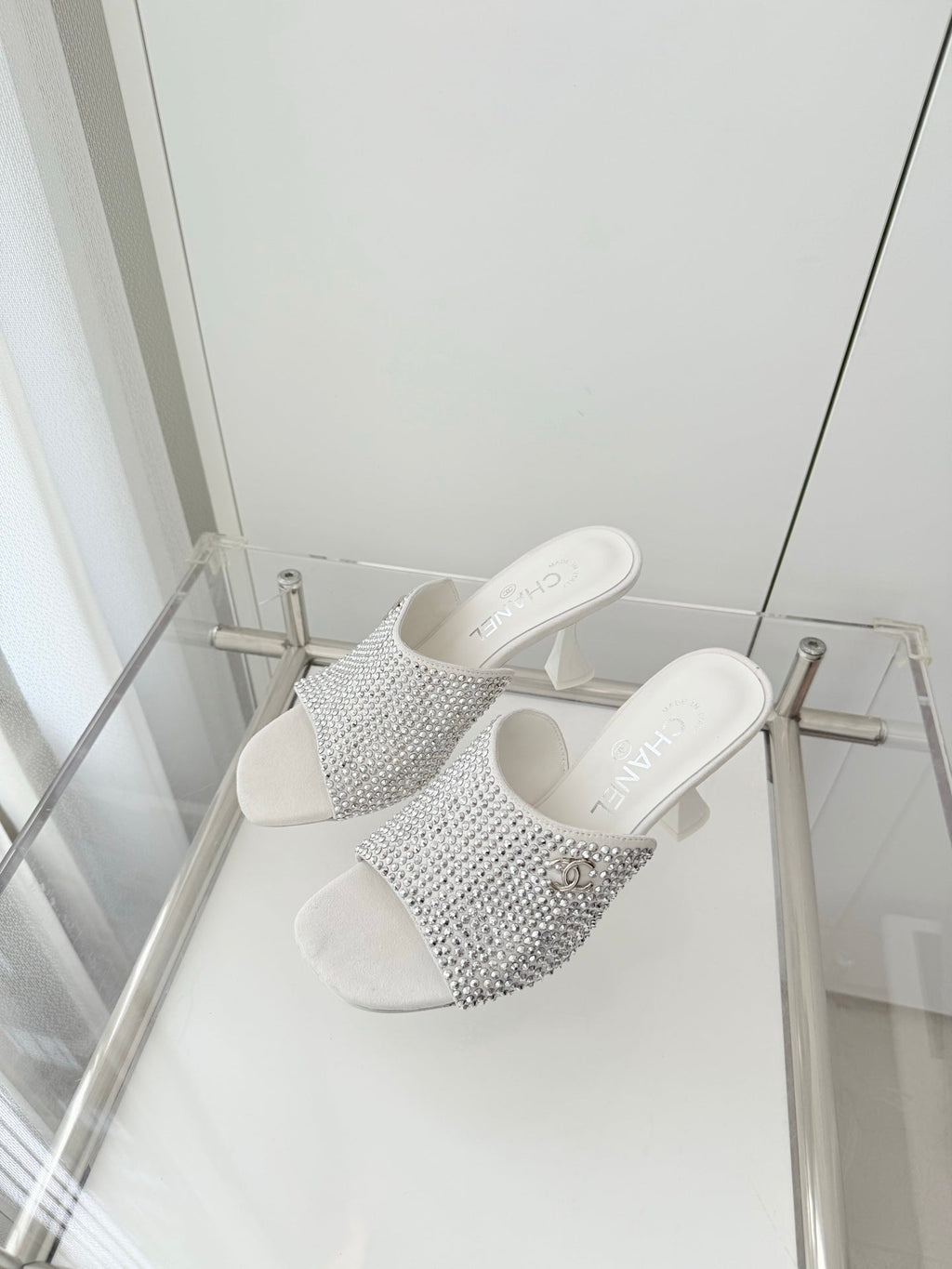 CC 26 Sandal 90 White Rhinstone Deer Hide 597377