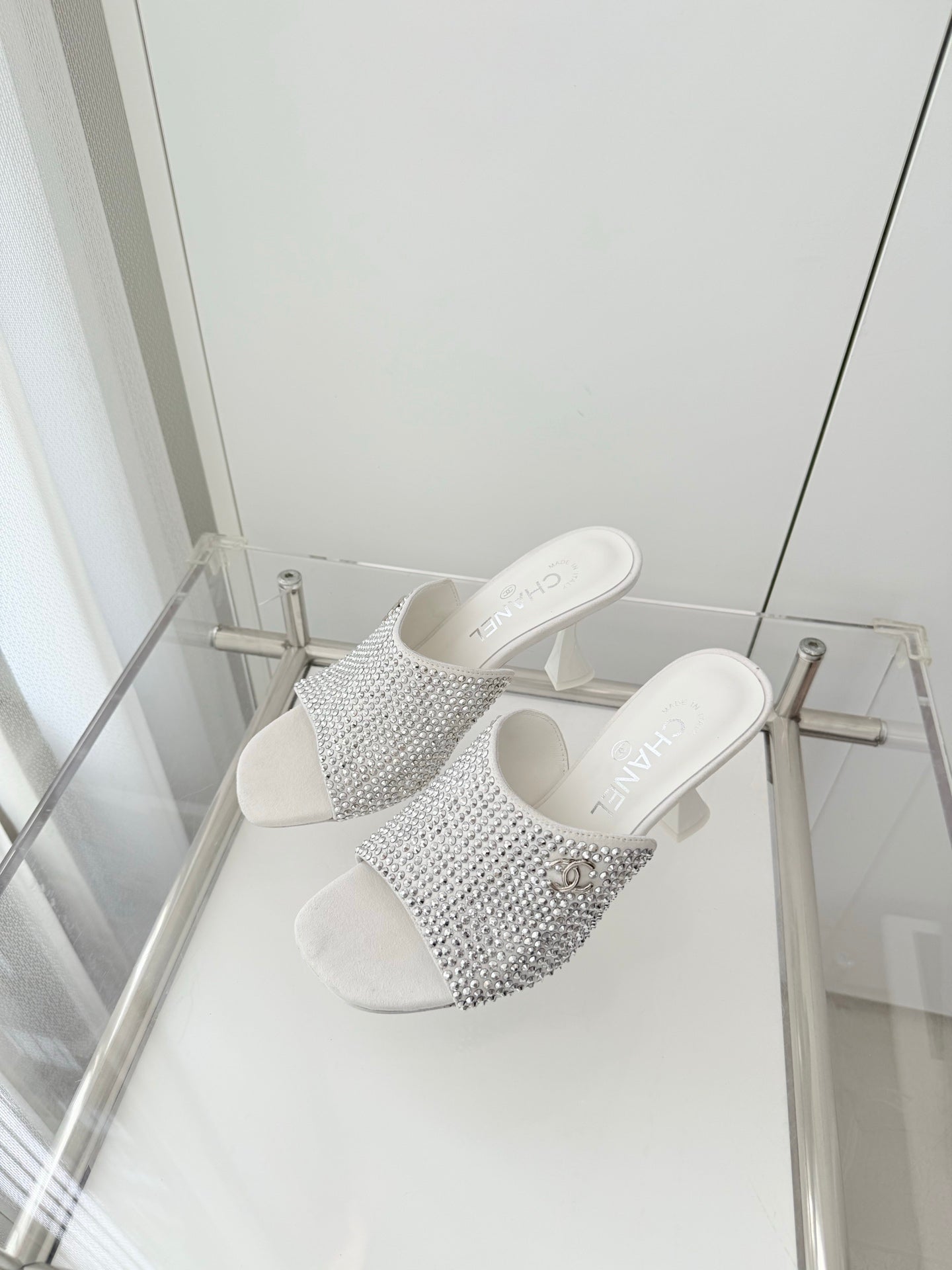 CC 26 Sandal 90 White Rhinstone Deer Hide 597377