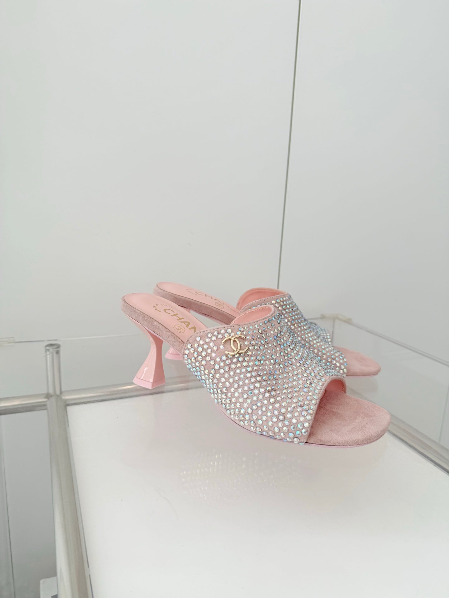 CC 26 Sandal 70 Pink Rhinstone Deer Hide 597374