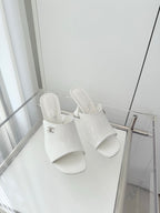 Chanel 26 Sandal 90 White in Patent Leather 597370