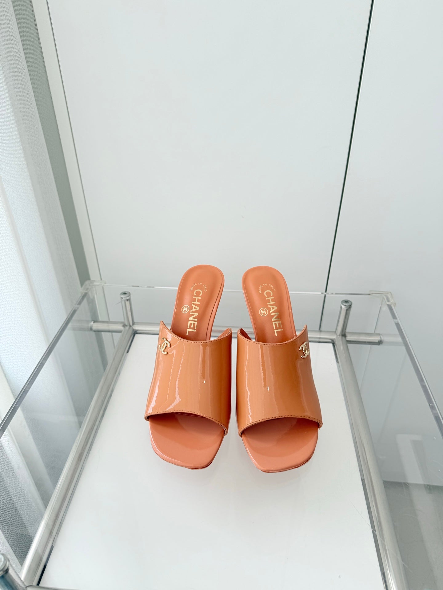 Chanel 26 Sandal 90 Orange in Patent Leather 597369