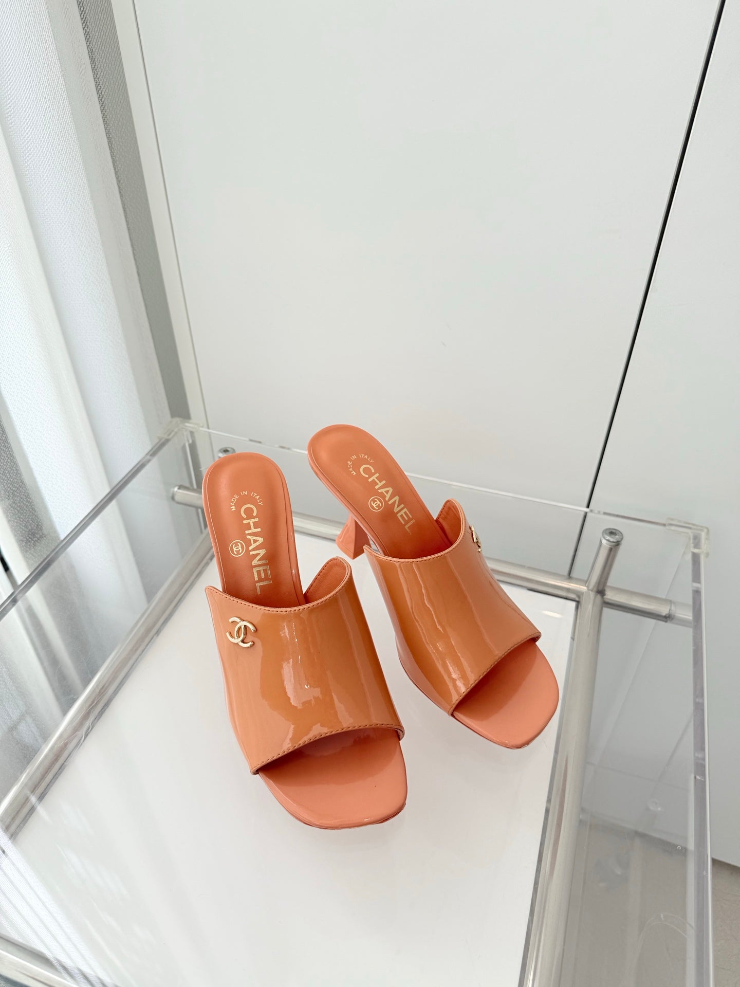 Chanel 26 Sandal 90 Orange in Patent Leather 597369