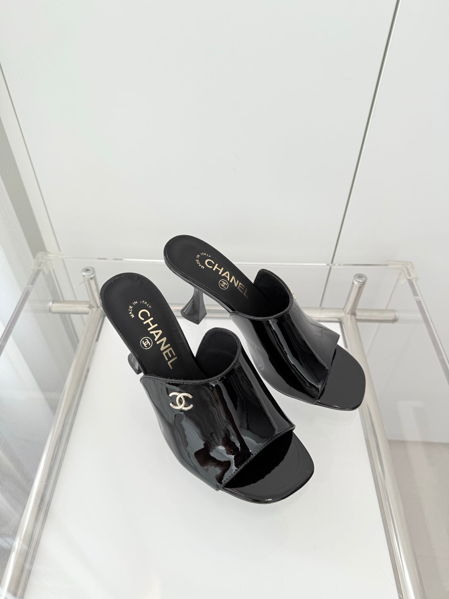 Chanel 26 Sandal 90 Black in Patent Leather 597367