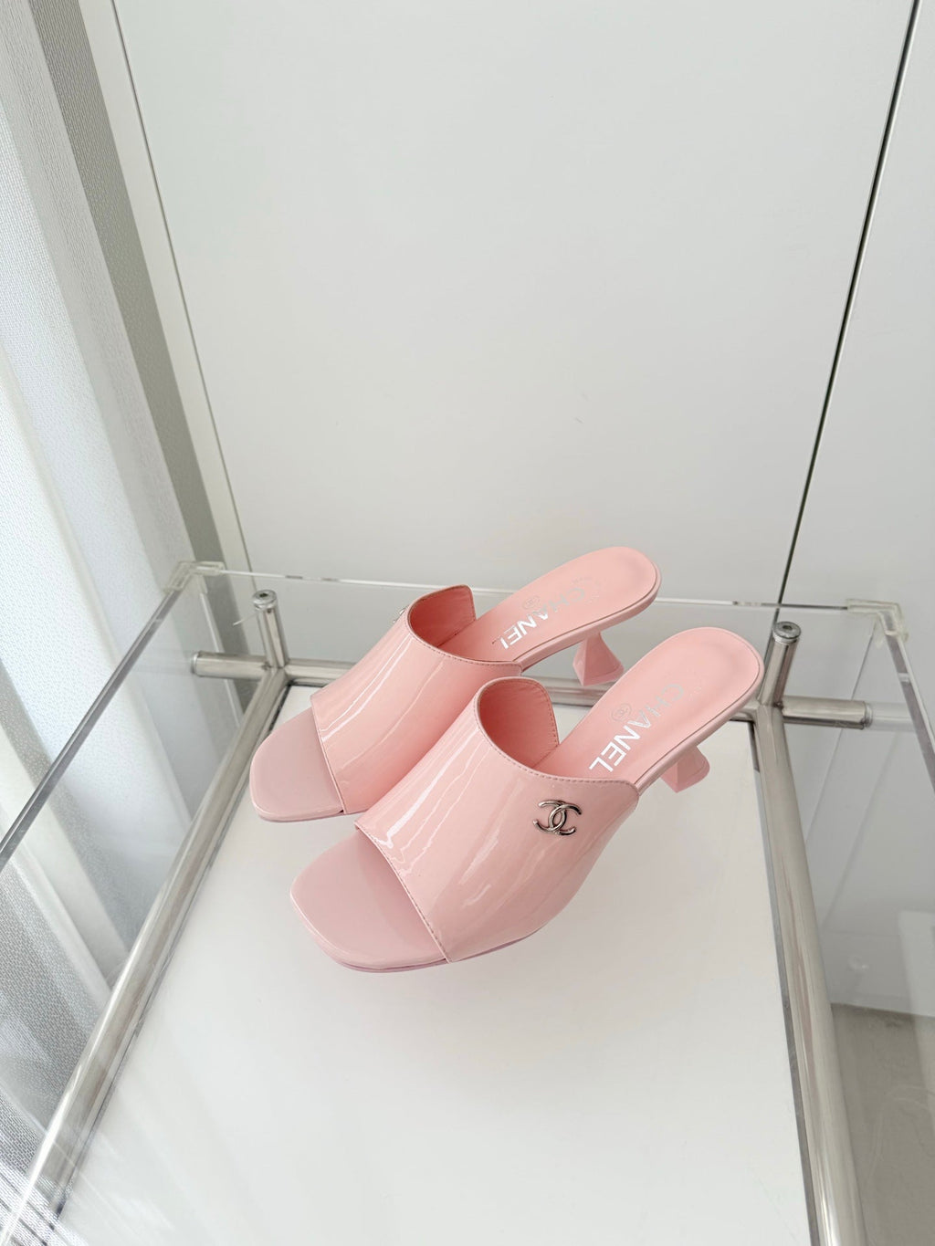 Chanel 26 Sandal 70 Pink in Patent Leather 597363