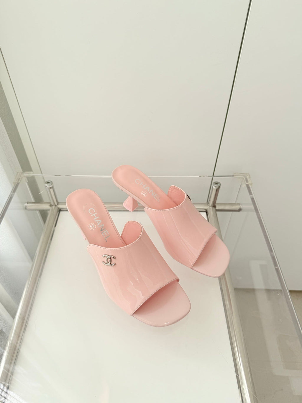 Chanel 26 Sandal 70 Pink in Patent Leather 597363