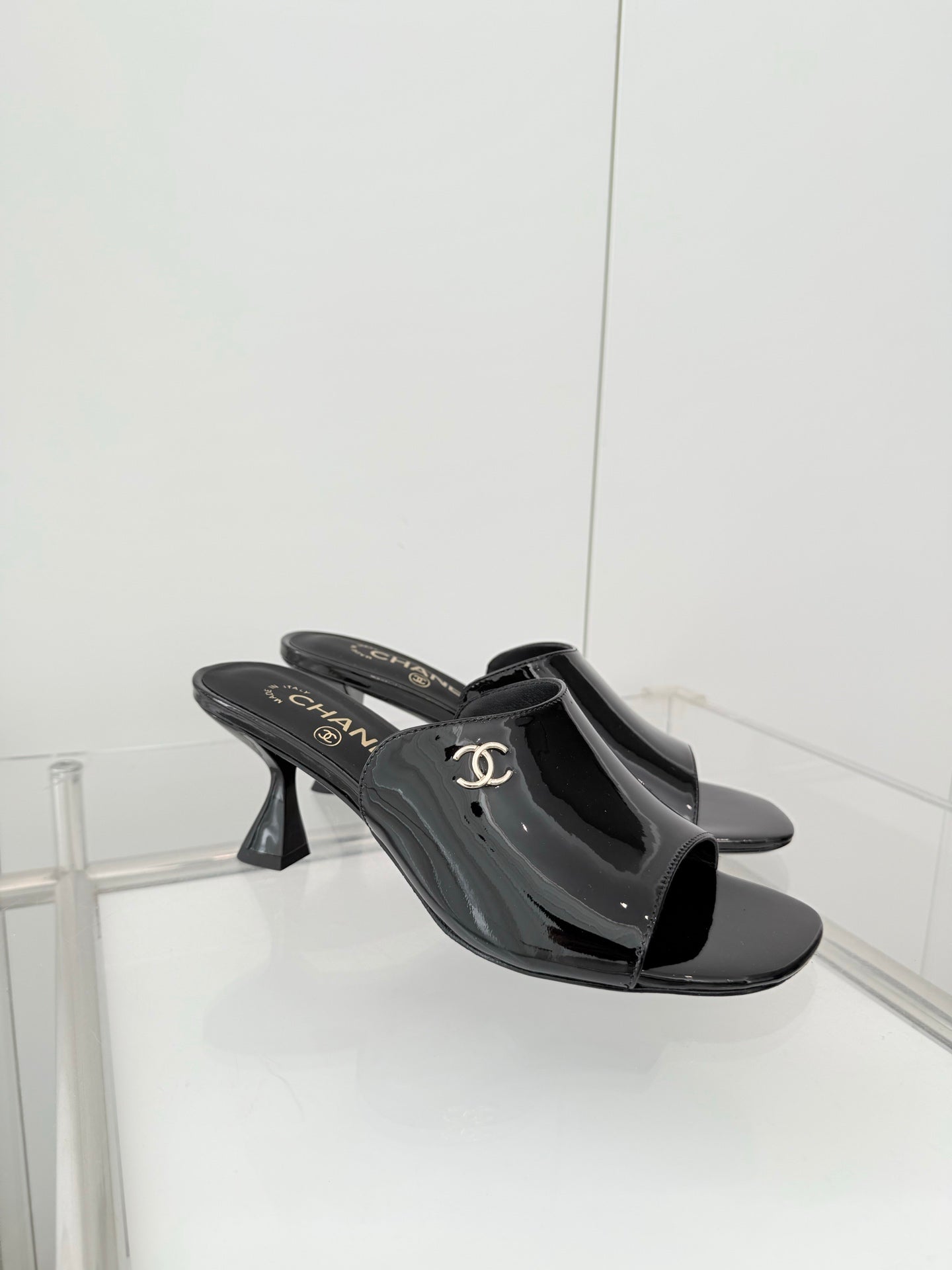 Chanel 26 Sandal 70 Black in Patent Leather 597361