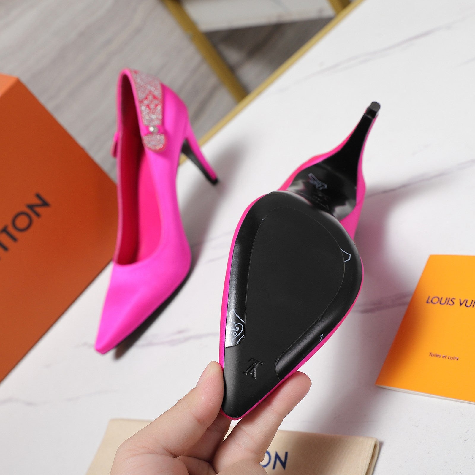 LV 26ss Legacy Pumps 95 Pink in Cowhide 600649