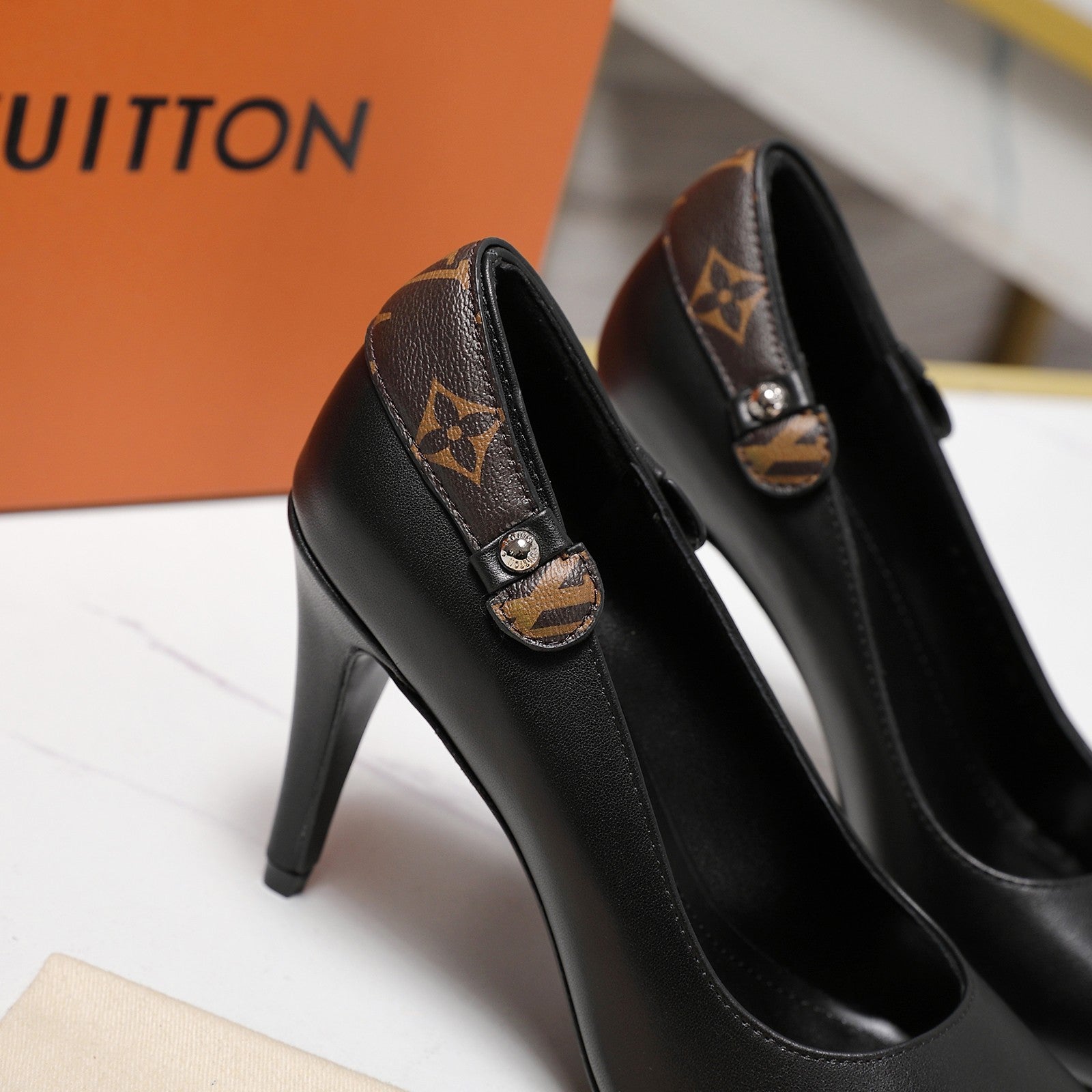 LV 26ss Legacy Pumps 95 Monogram Black in Cowhide 600653