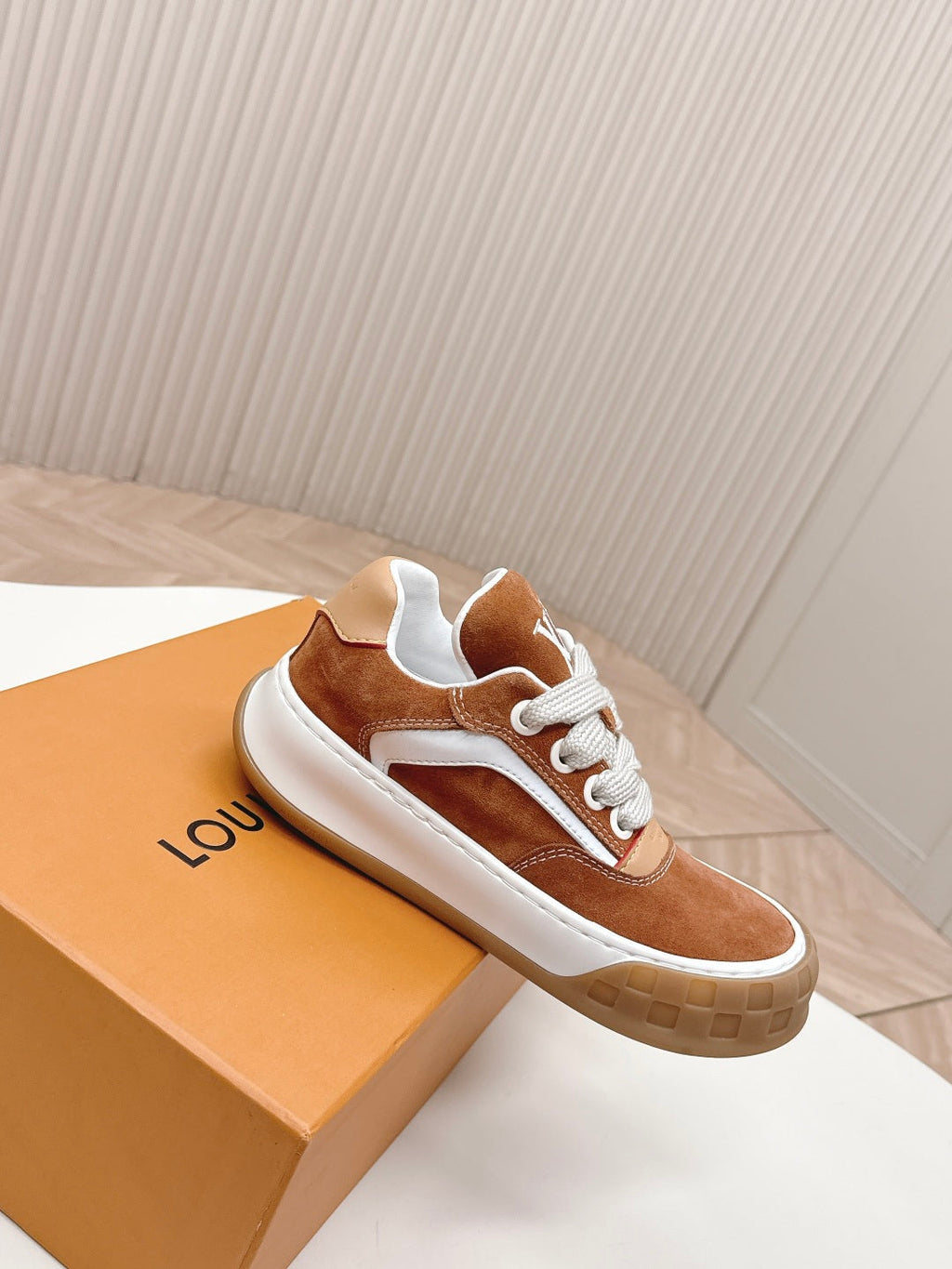 LV 2026 Tilted Sneaker Orange Suede 600680