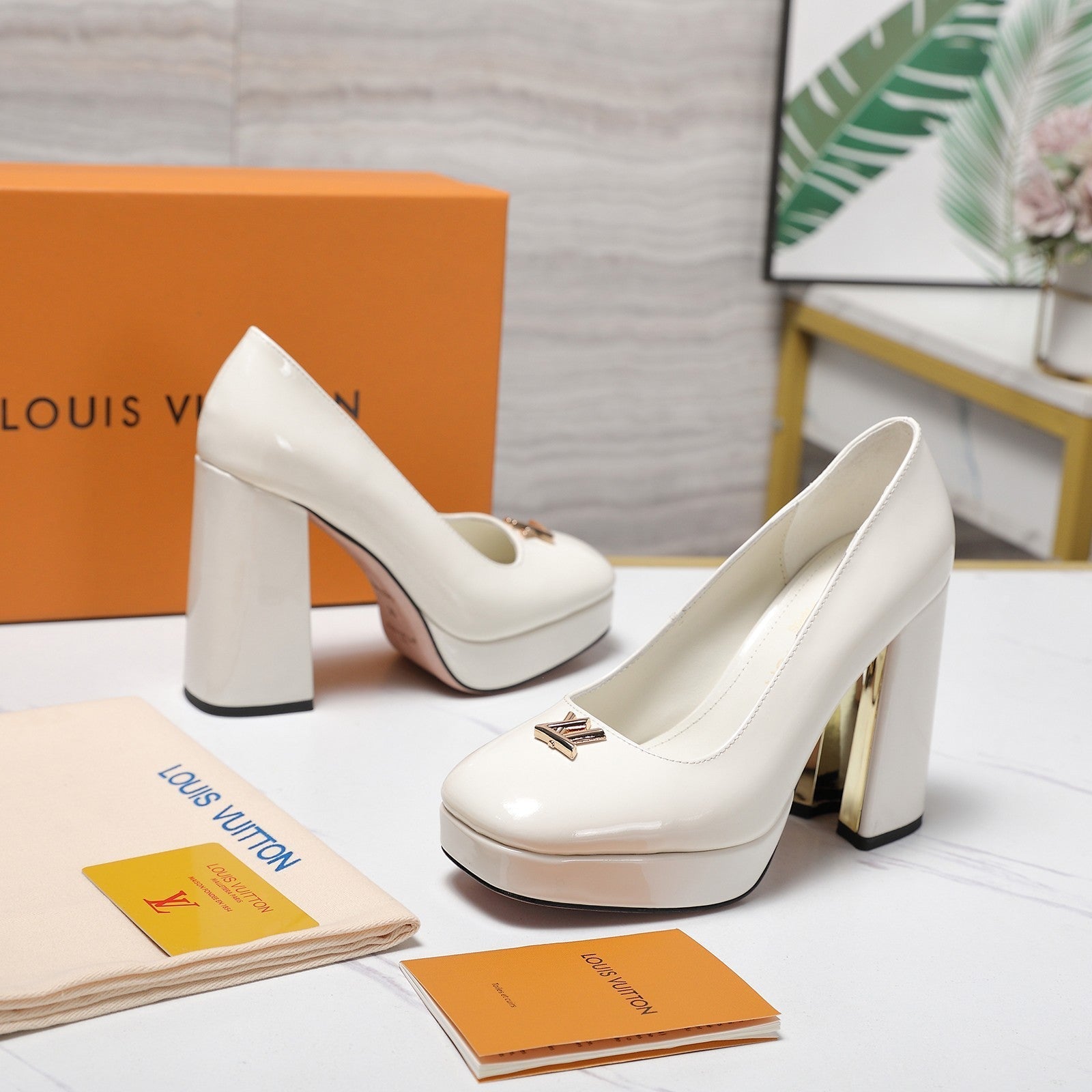LV 26ss Chunky Heel Platform Sandals 11cm White in Patent Leather 600731