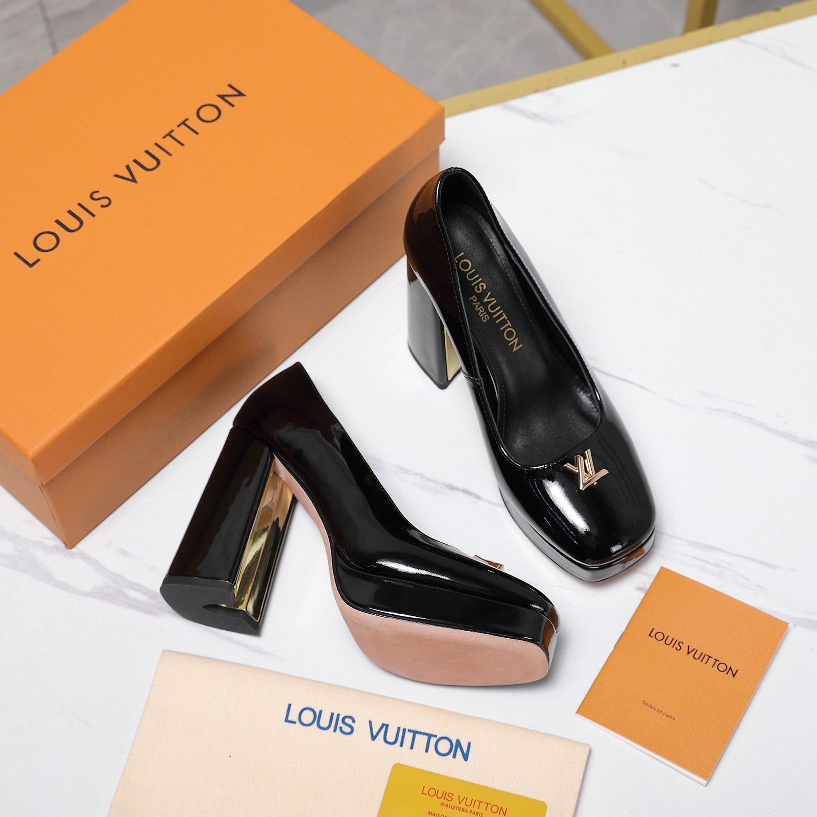 LV 26ss Chunky Heel Platform Sandals 11cm Black in Patent Leather 600732