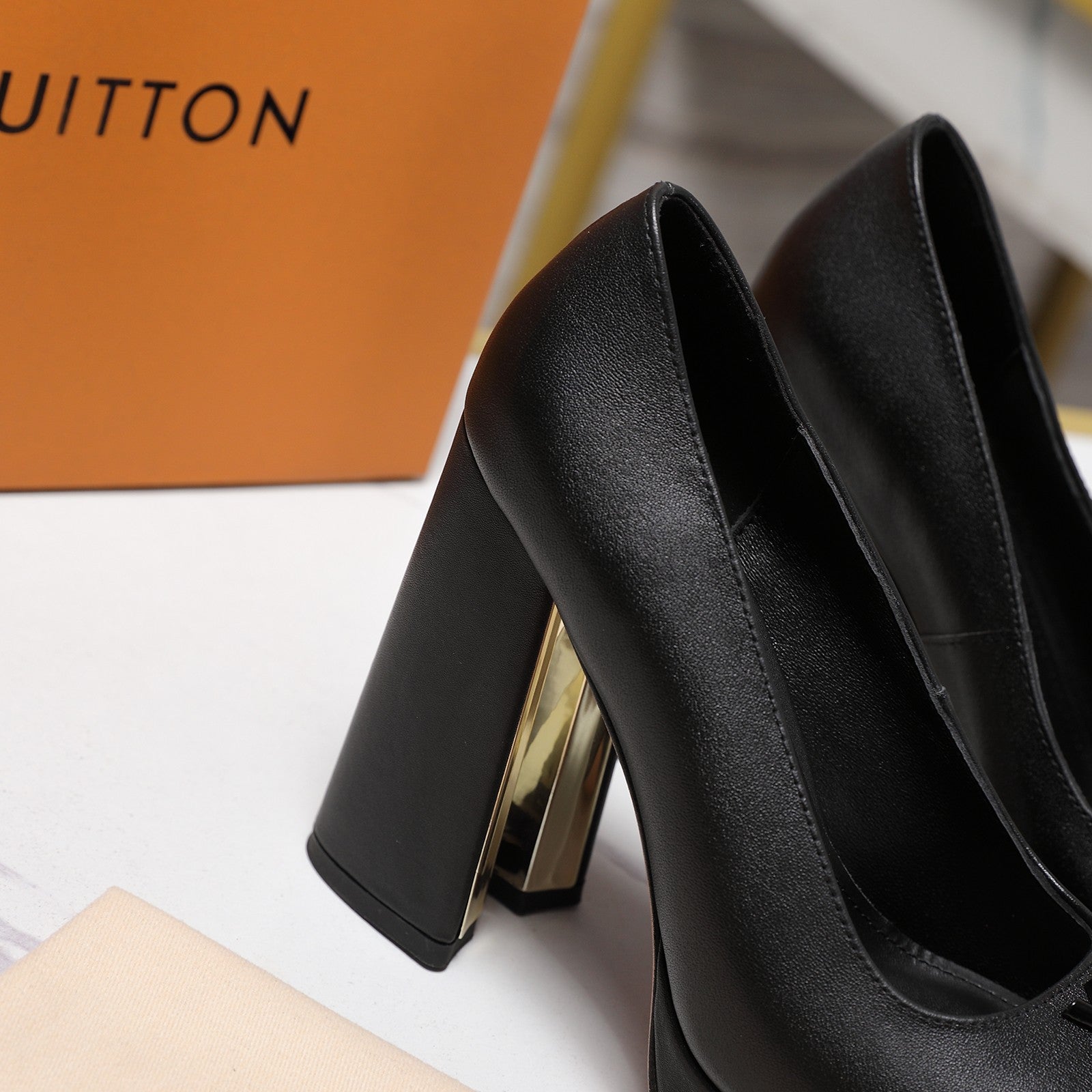 LV 26ss Chunky Heel Platform Sandals 11cm Black in Cowhide 600735