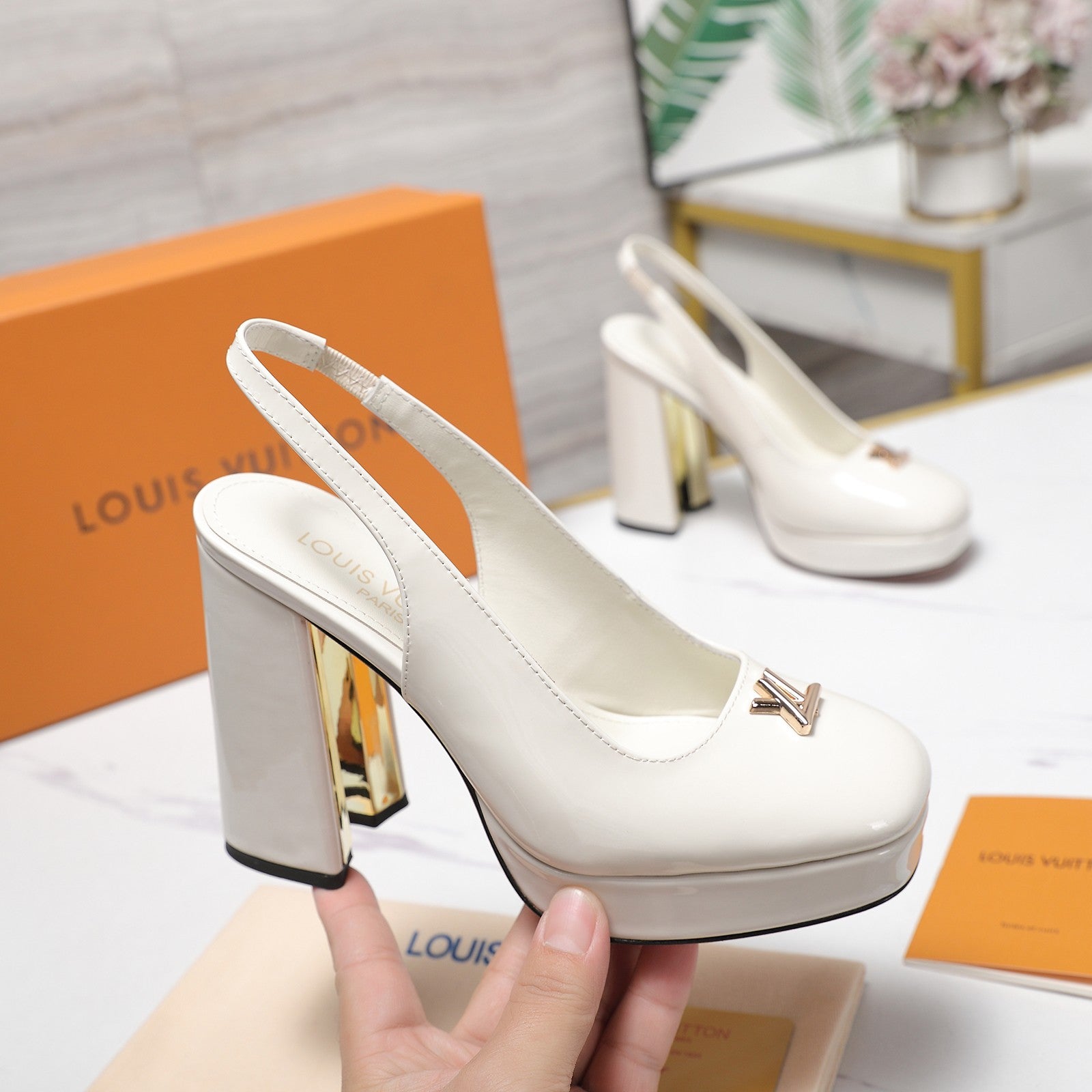 LV 26ss Chunky Heel Platform Slingback 11cm White in Patent Leather 600736