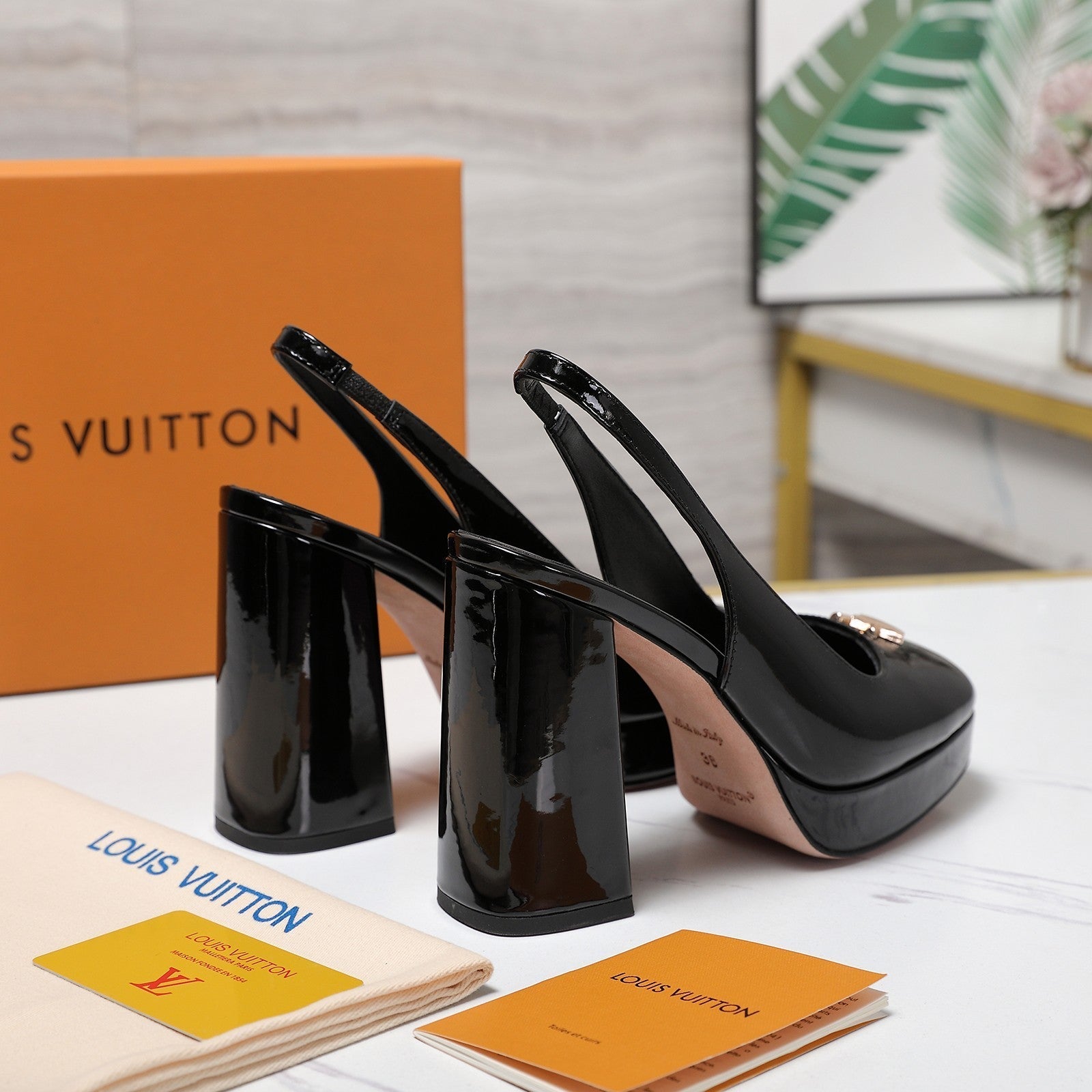 LV 26ss Chunky Heel Platform Slingback 11cm Black in Patent Leather 600737