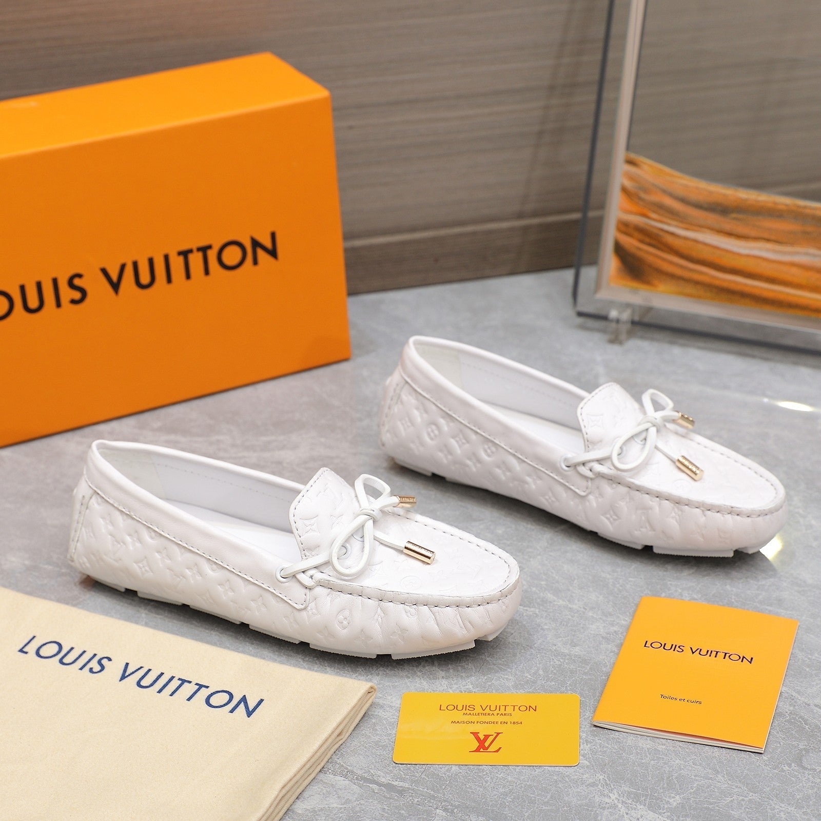 LV Gloria Loafer White Cowhide 600747