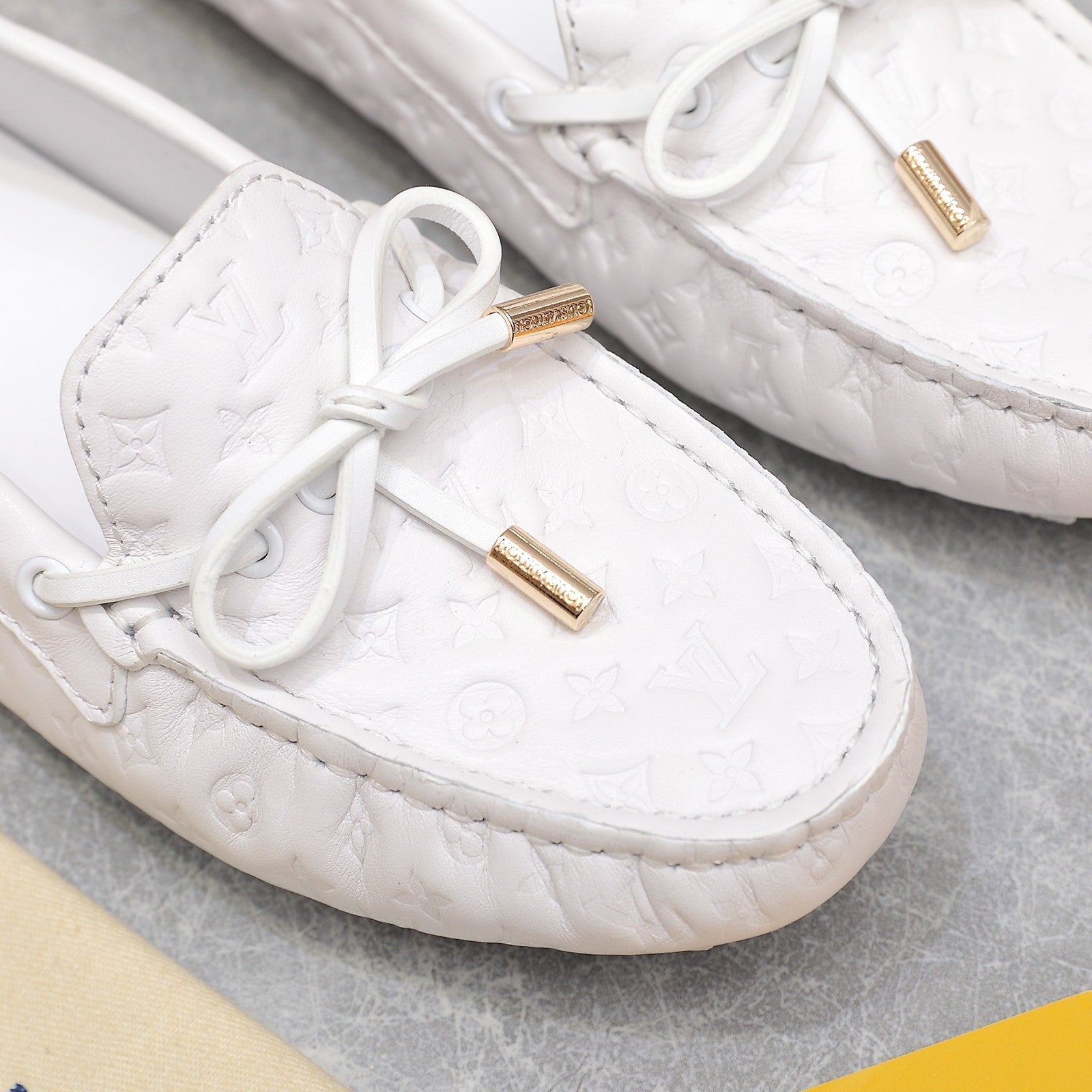 LV Gloria Loafer White Cowhide 600747
