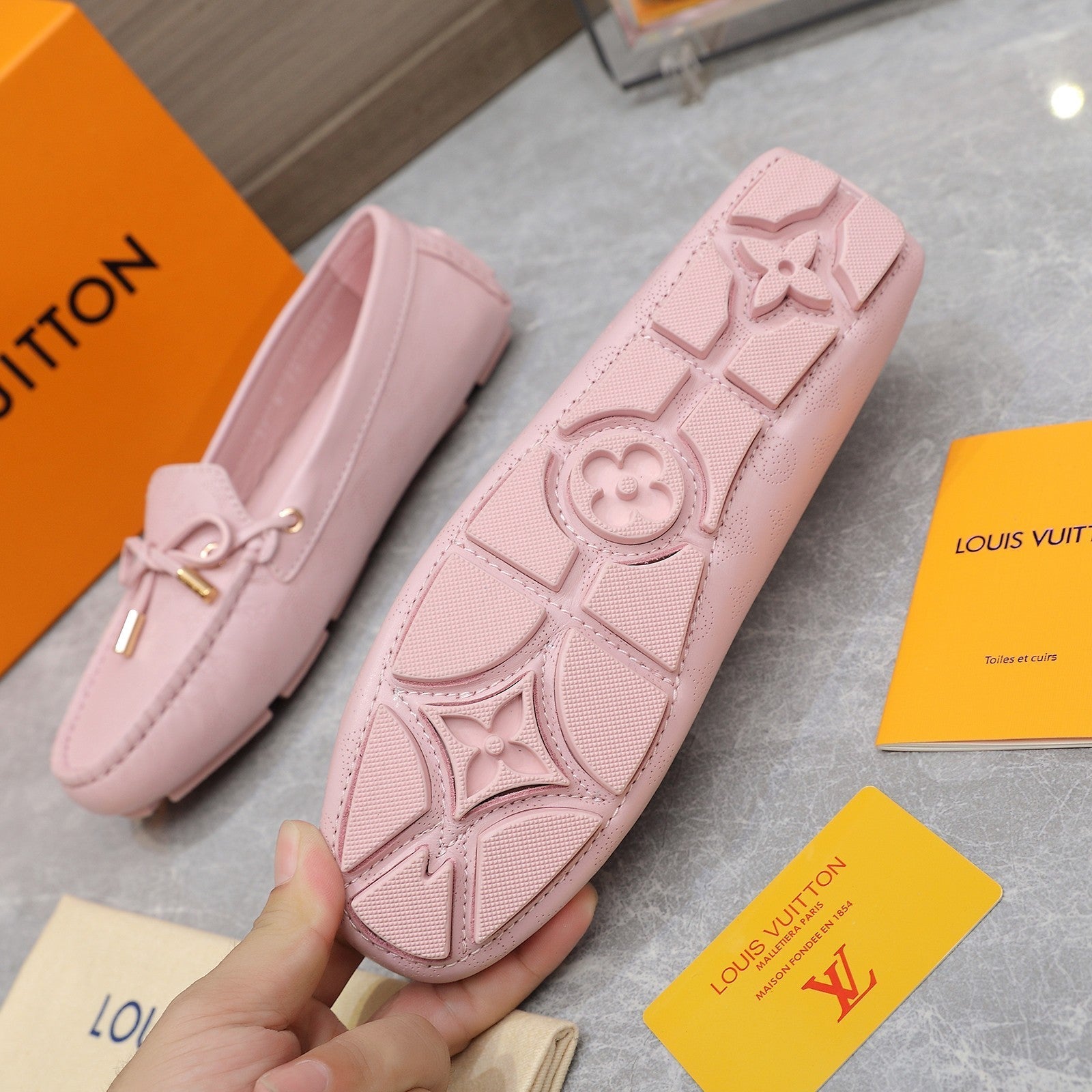 LV Gloria Loafer Pink Cowhide 600751