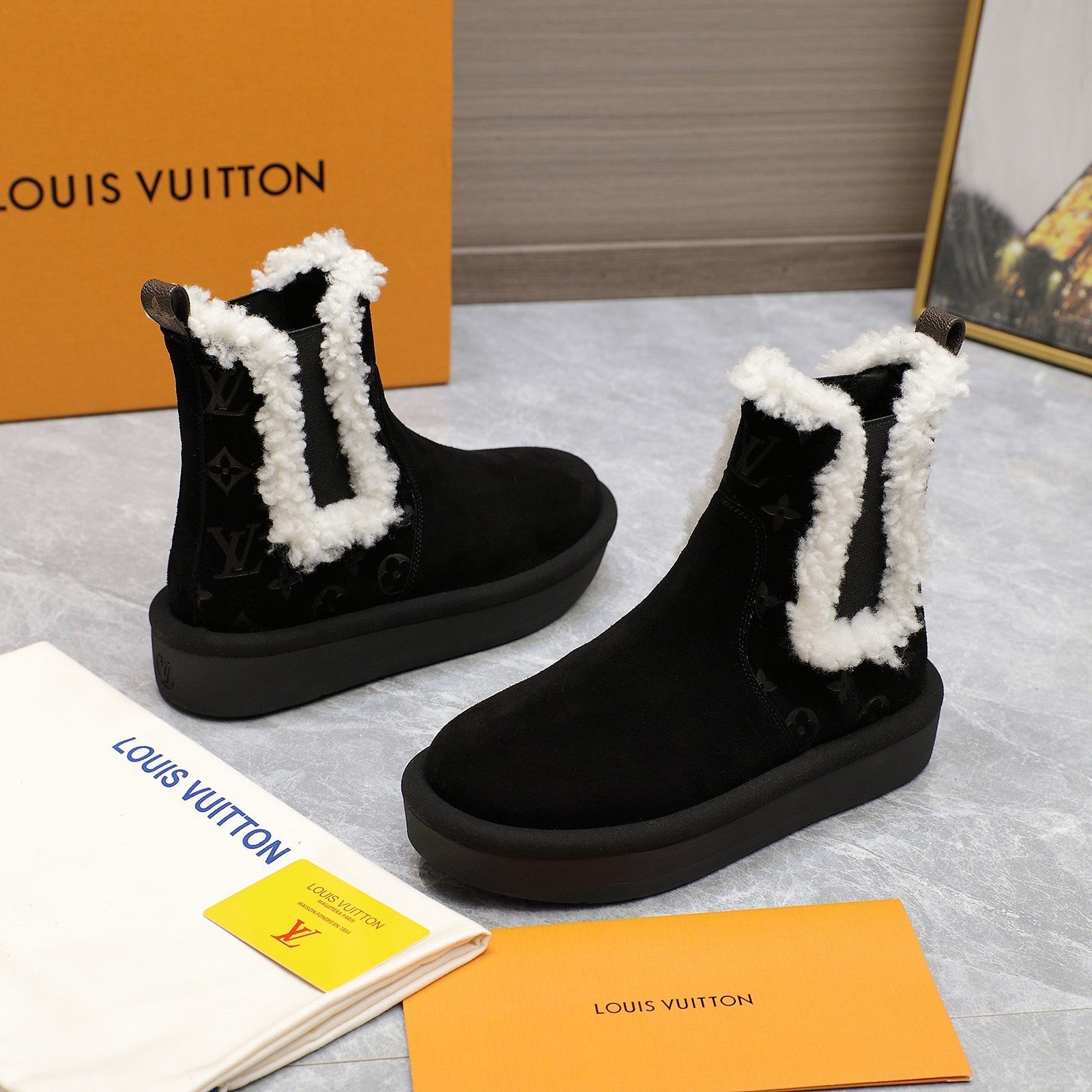 LV 26 Snow Boots Black in Wool 600759