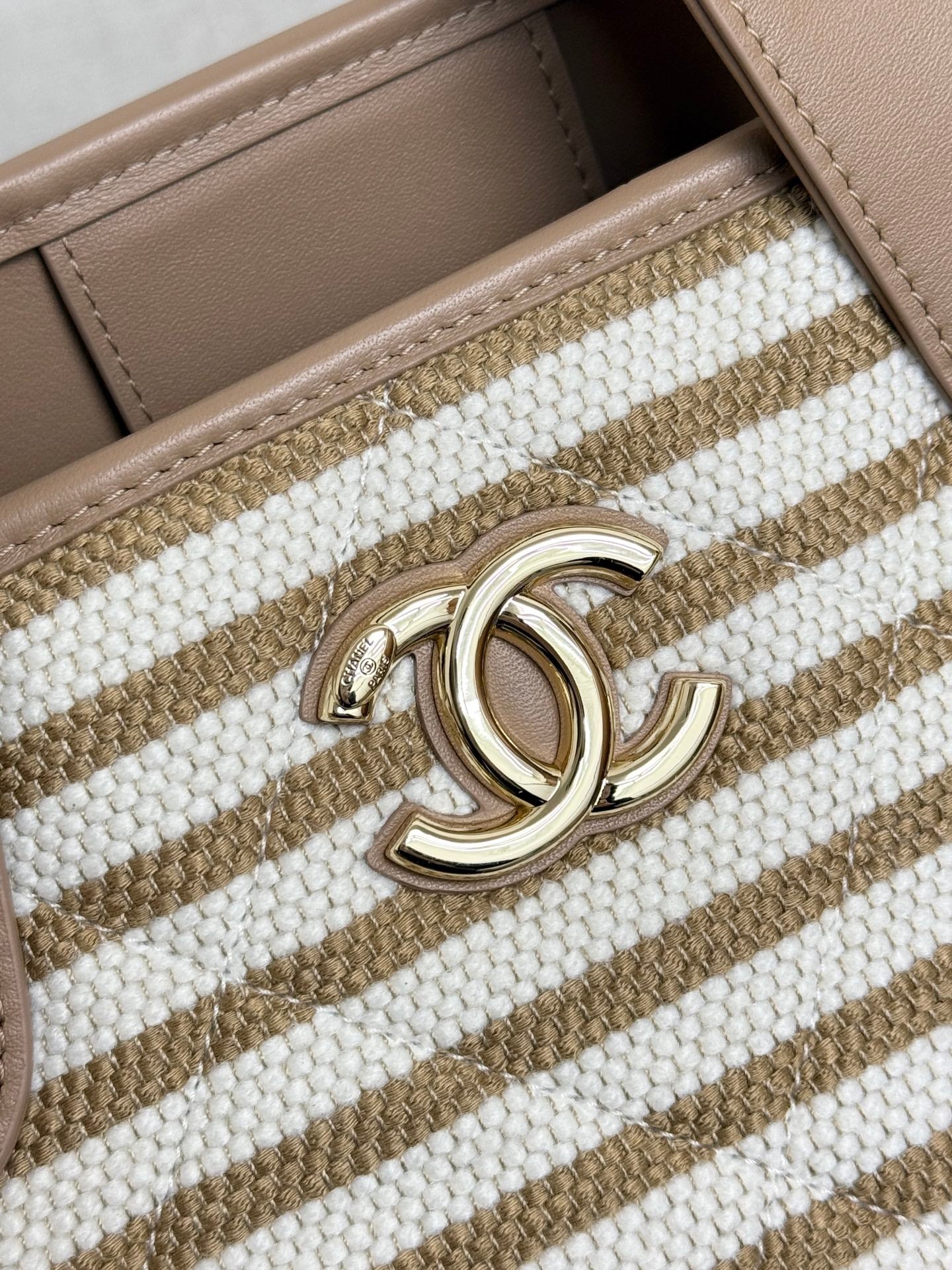 CC 26 Striped Woven Beach Bag 46 Beige in Cowhide