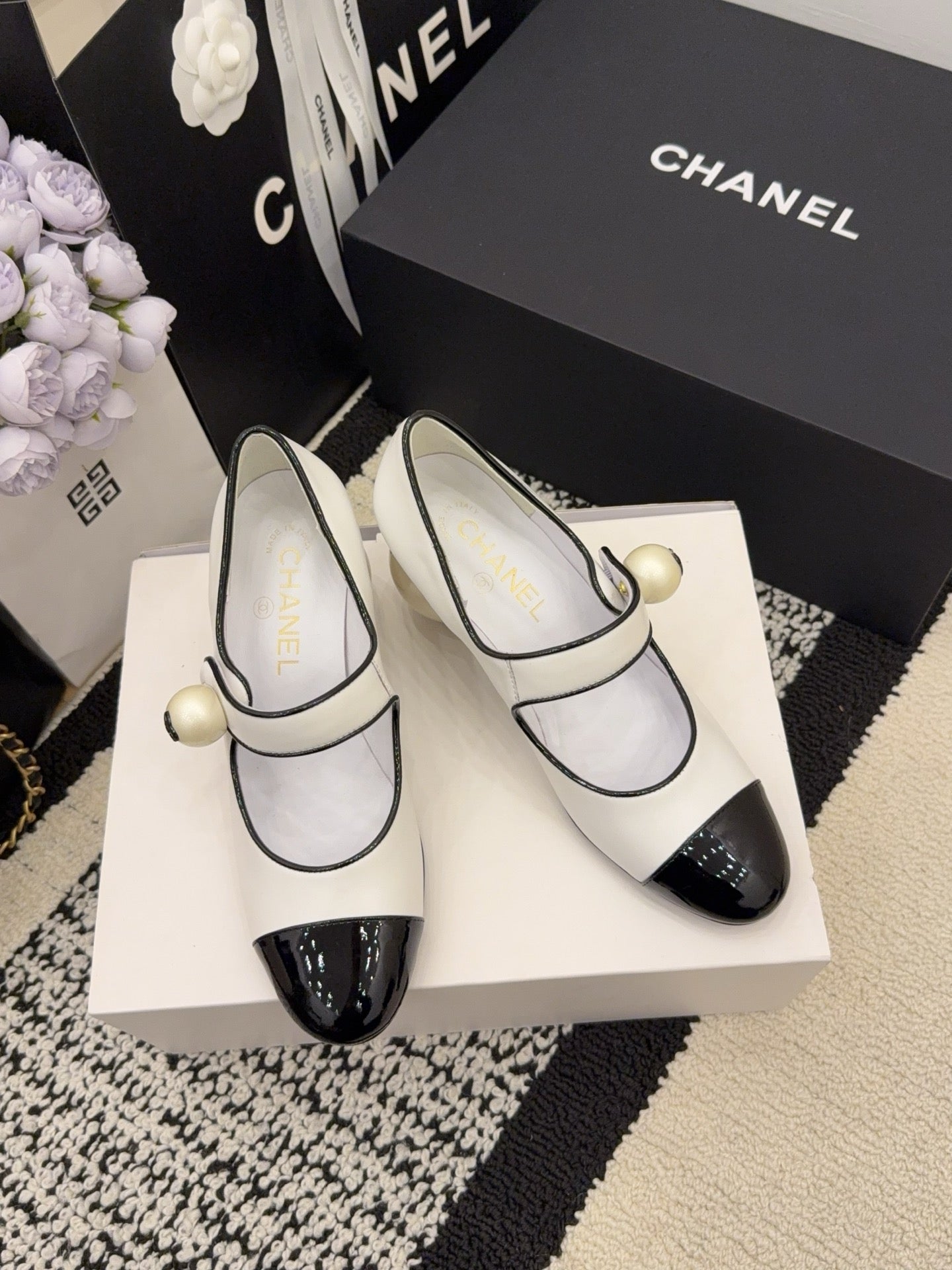 CC Pearl Heel with Rhinstone Clasp Mary Janes White Cowhide 602356