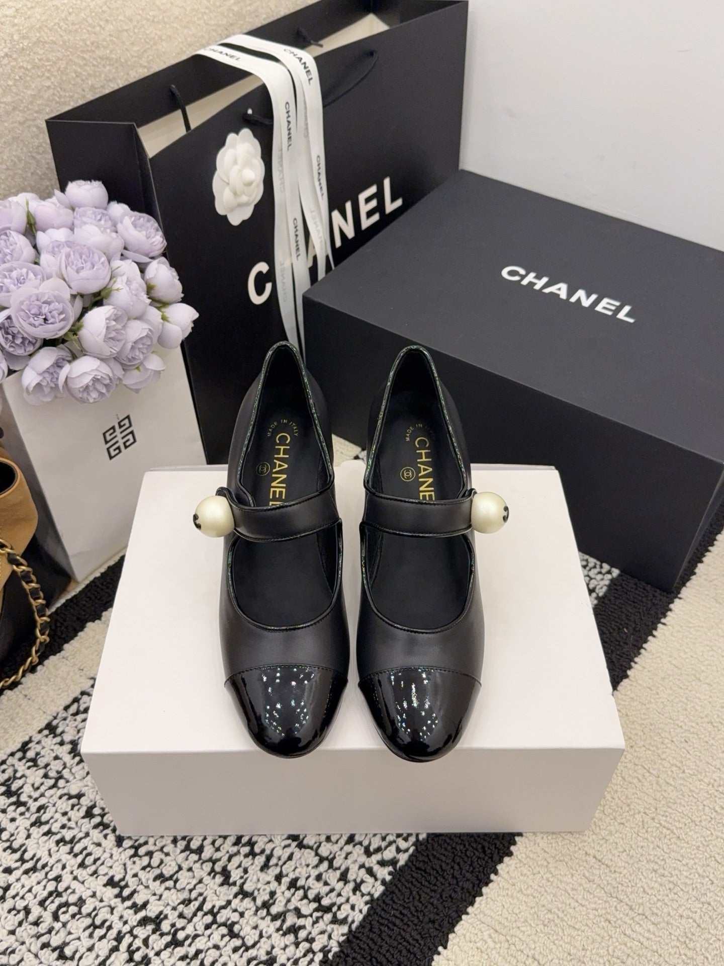 CC Pearl Heel with Rhinstone Clasp Mary Janes Black Cowhide 602353