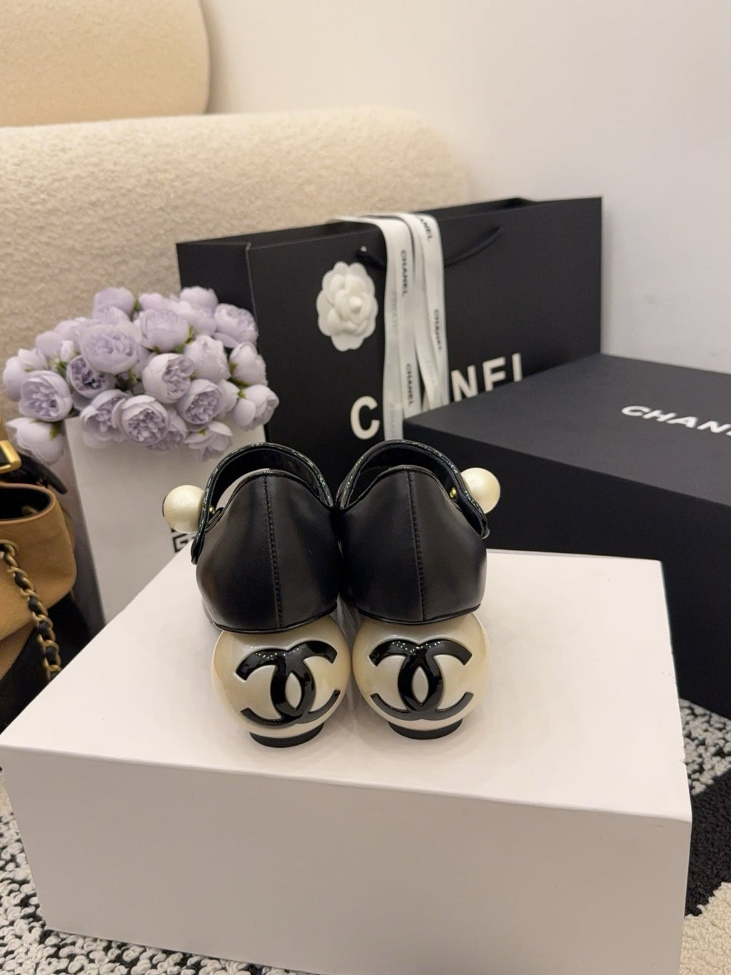 CC Pearl Heel with Rhinstone Clasp Mary Janes Black Cowhide 602353
